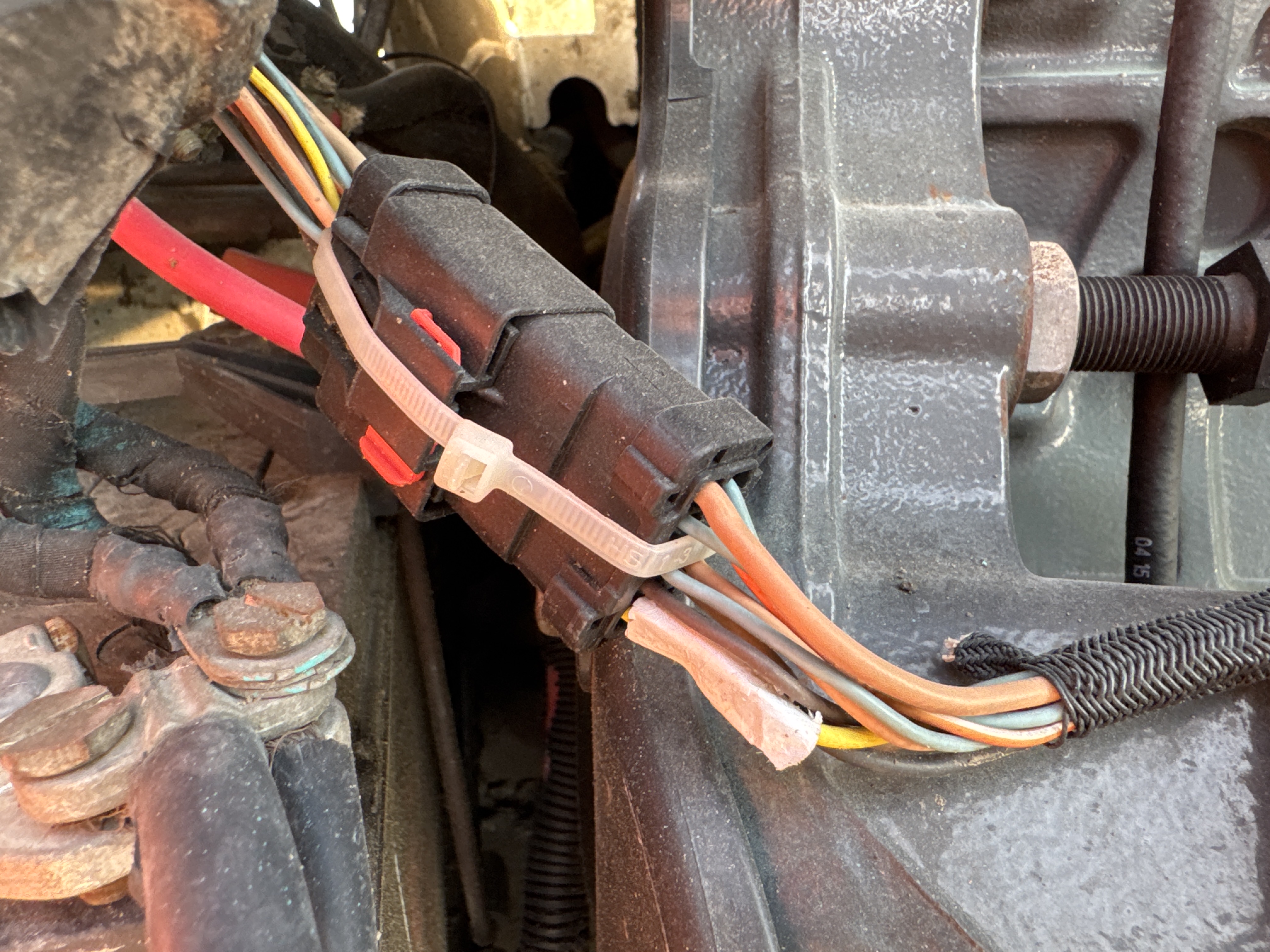 SSL-015-Bobcat-S510-Skid-steer-loaders-inspection-Electronics-Main-harness-2