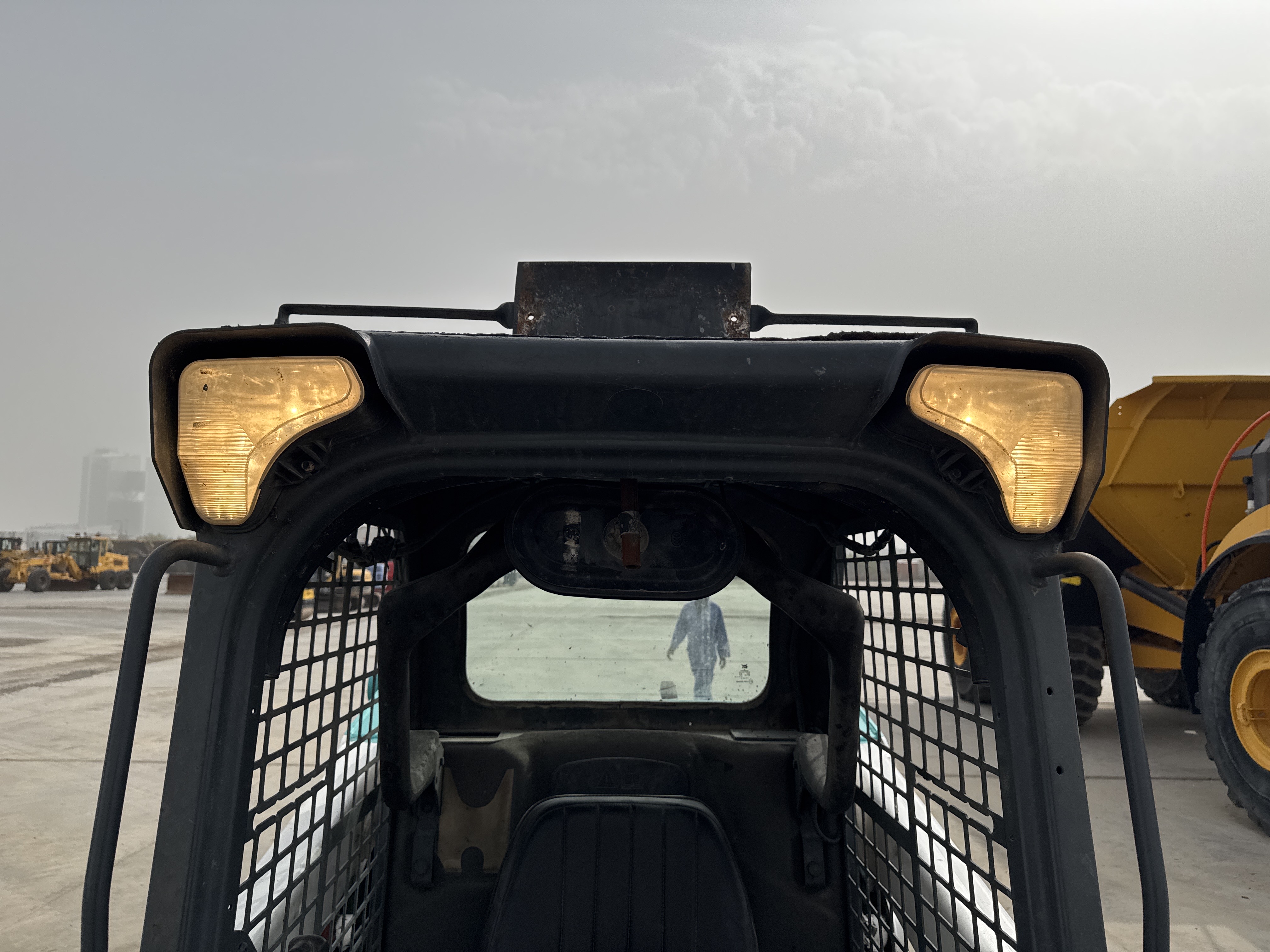SSL-015-Bobcat-S510-Skid-steer-loaders-inspection-Electronics-Lights-and-signals-2