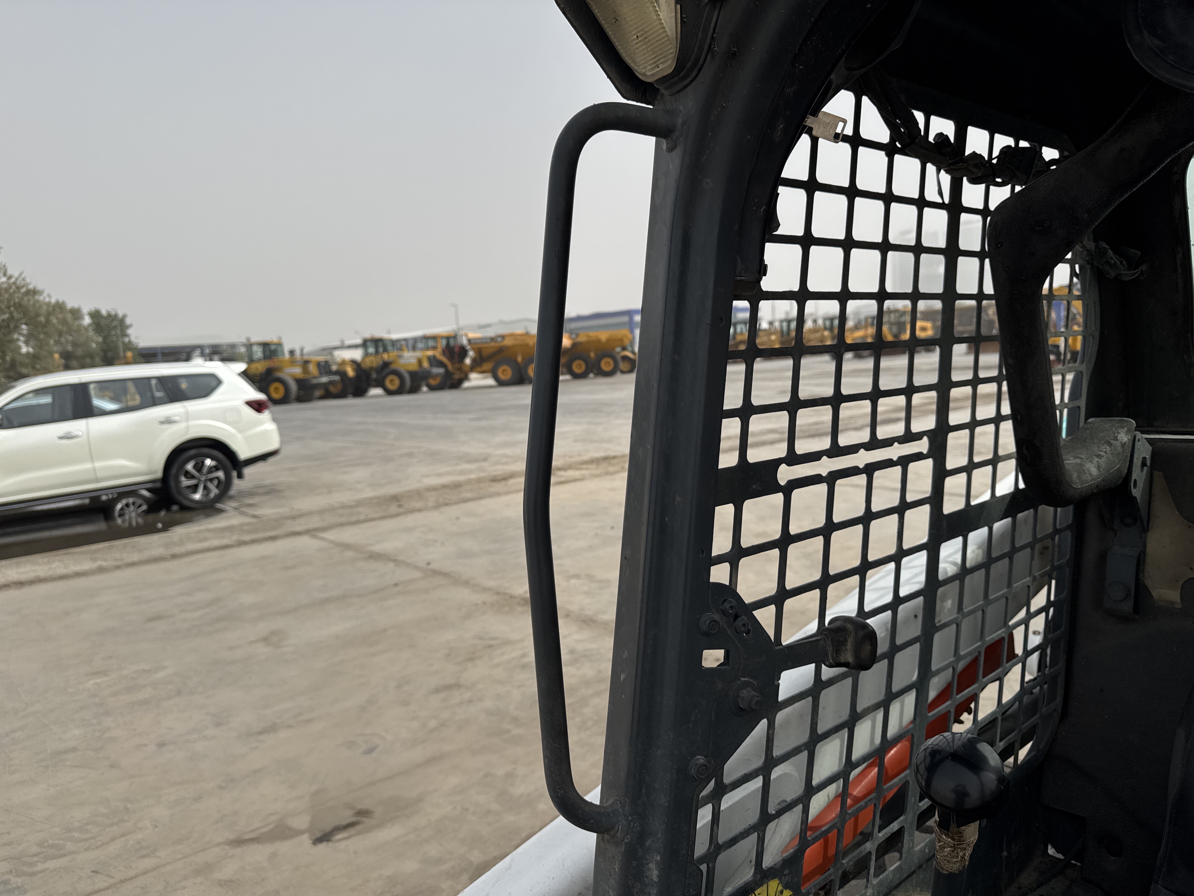 SSL-015-Bobcat-S510-Skid-steer-loaders-inspection-Structure-Handrails-2