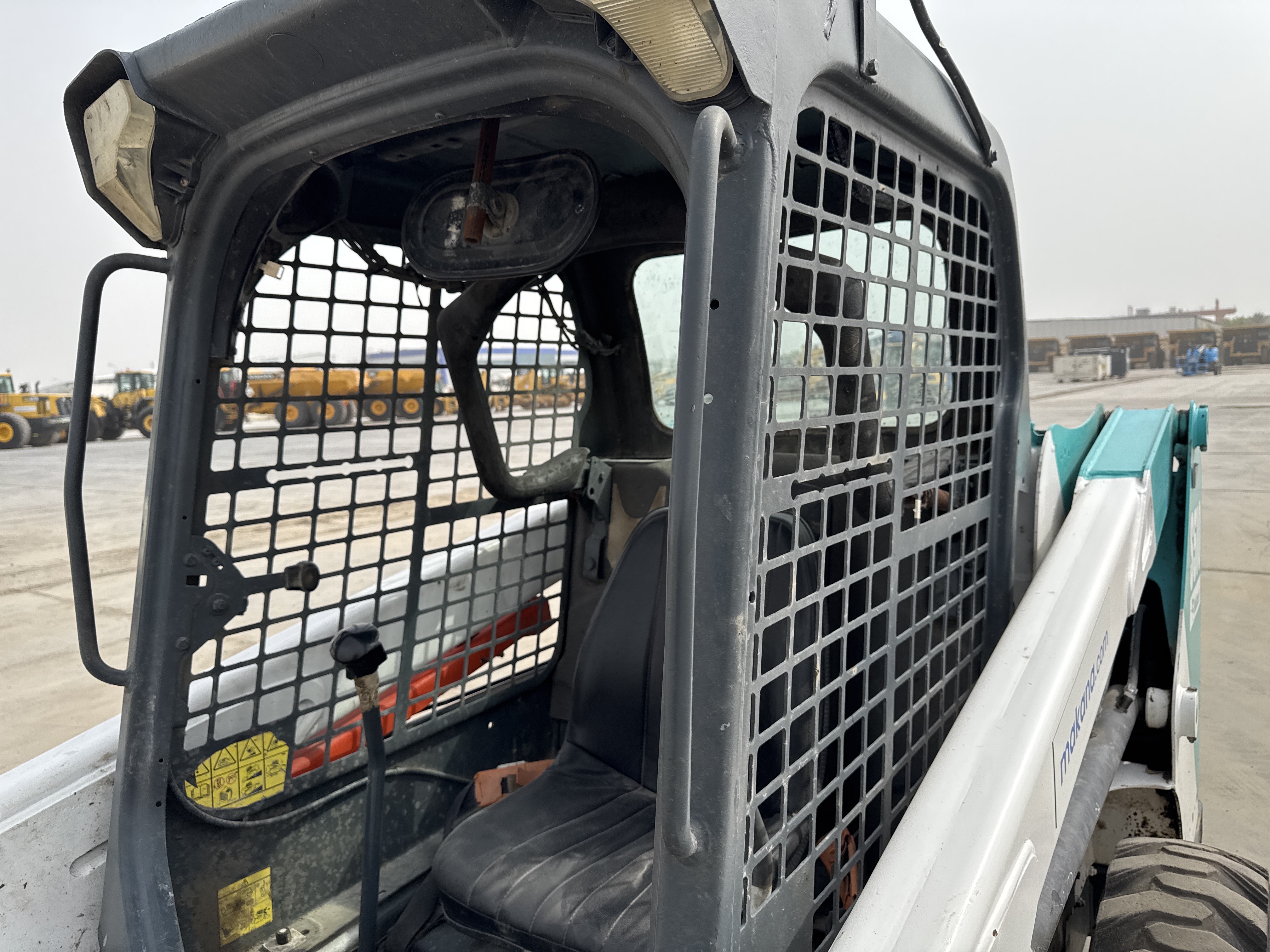 SSL-015-Bobcat-S510-Skid-steer-loaders-inspection-Structure-Handrails-2