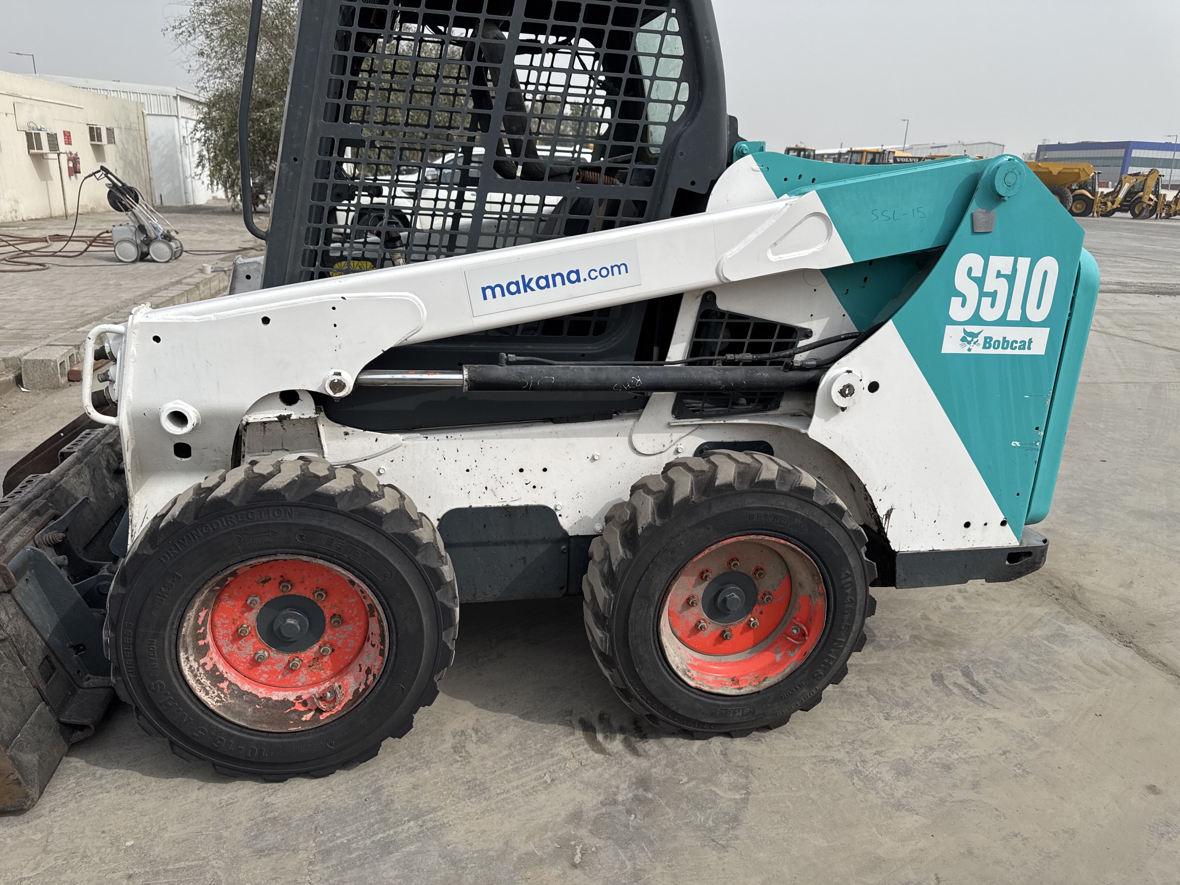 SSL-015-Bobcat-S510-Skid-steer-loaders-inspection-Structure-Paint-2