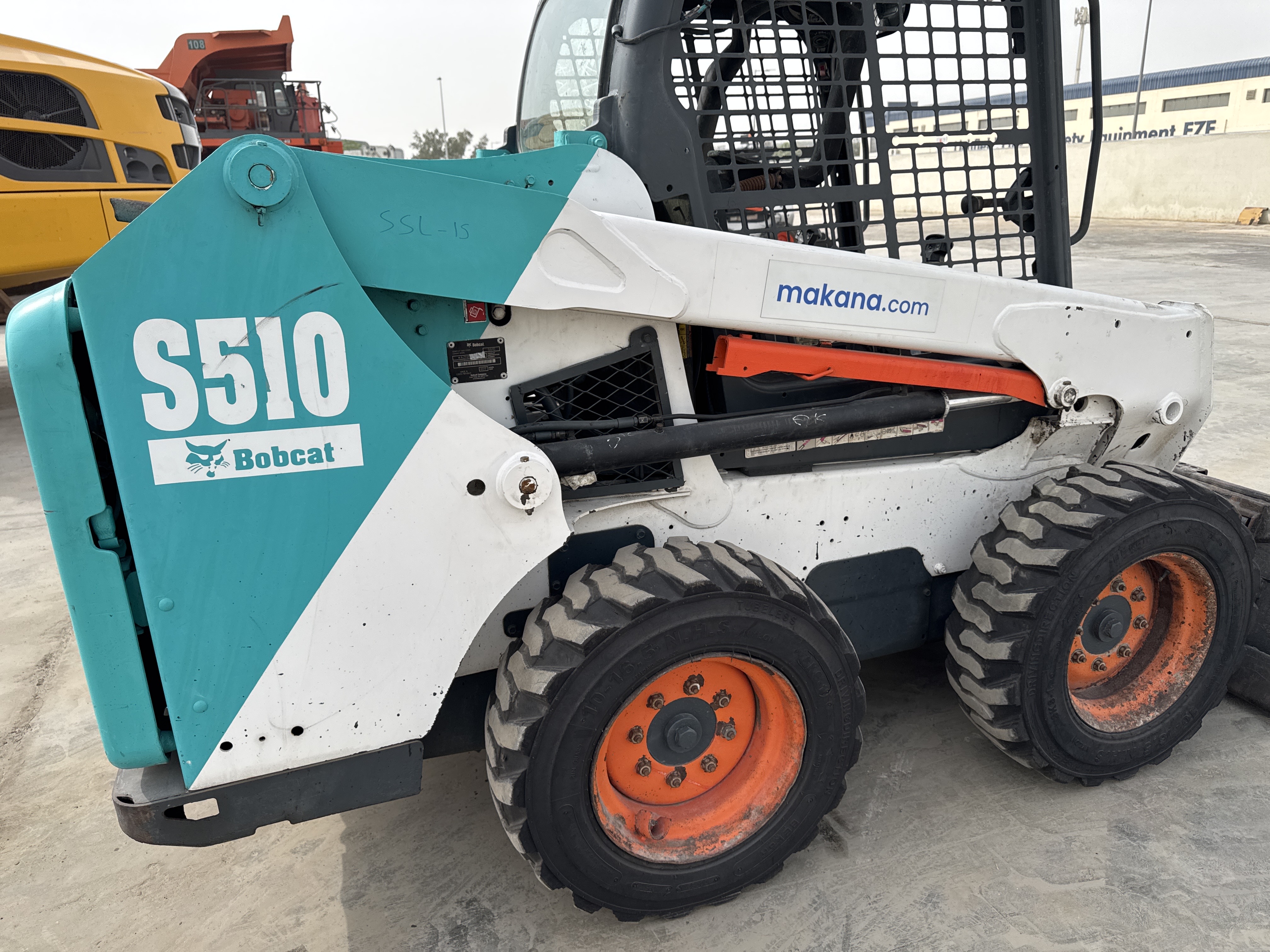 SSL-015-Bobcat-S510-Skid-steer-loaders-inspection-Structure-Paint-2
