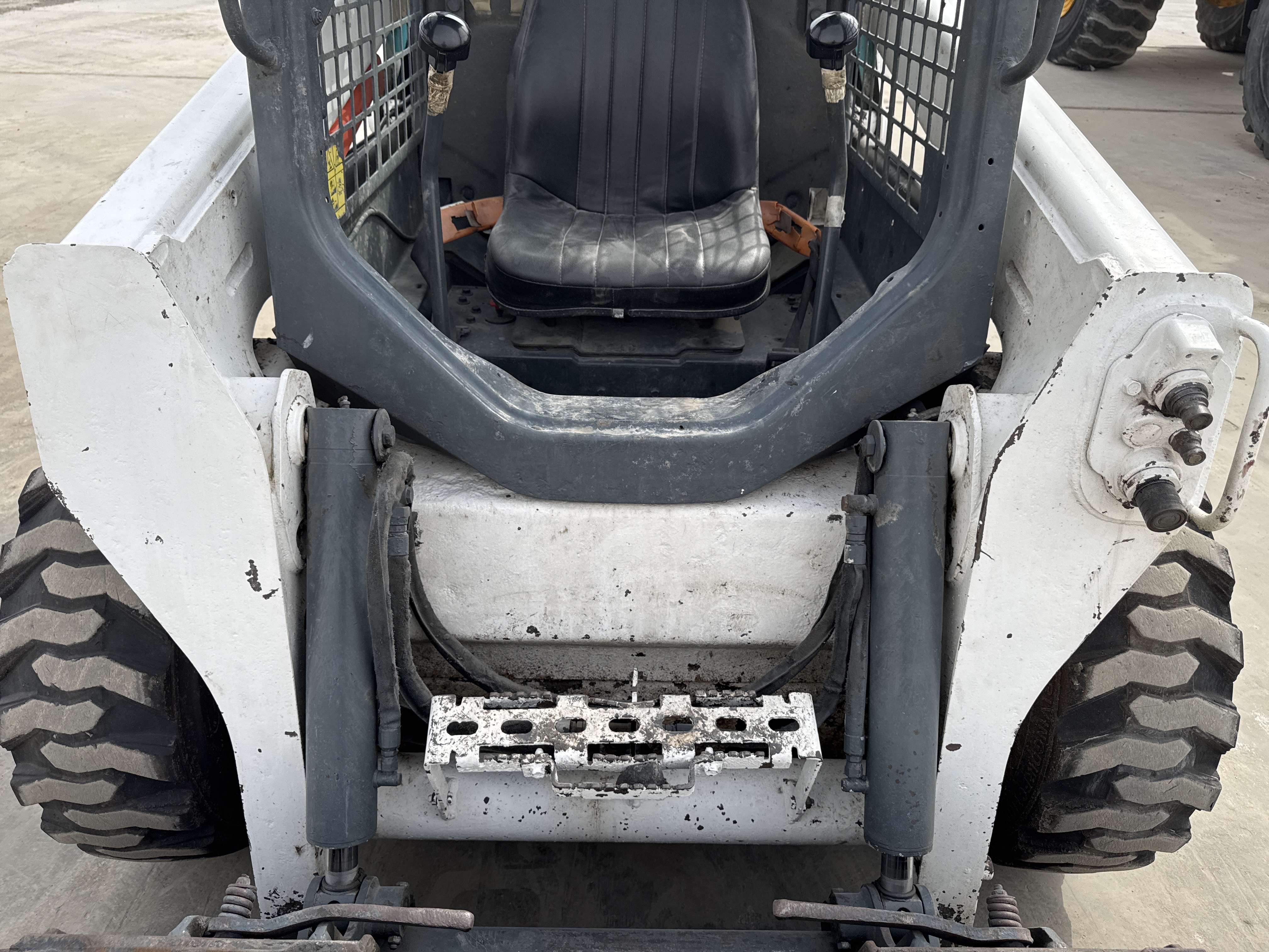 SSL-015-Bobcat-S510-Skid-steer-loaders-inspection-Structure-Paint-2