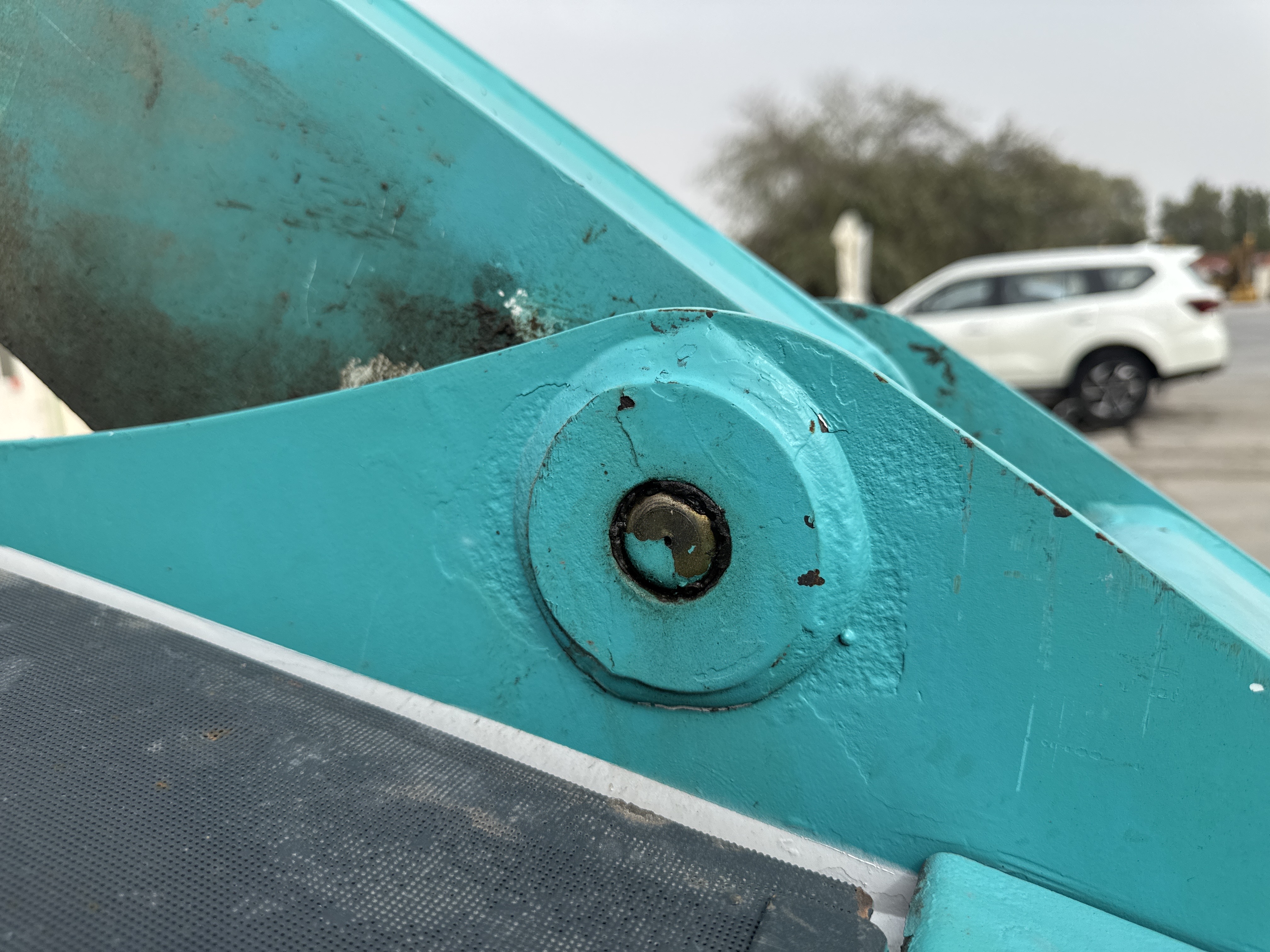 SSL-015-Bobcat-S510-Skid-steer-loaders-inspection-Chassis-Lift-arm-base-pin-and-bushings-2