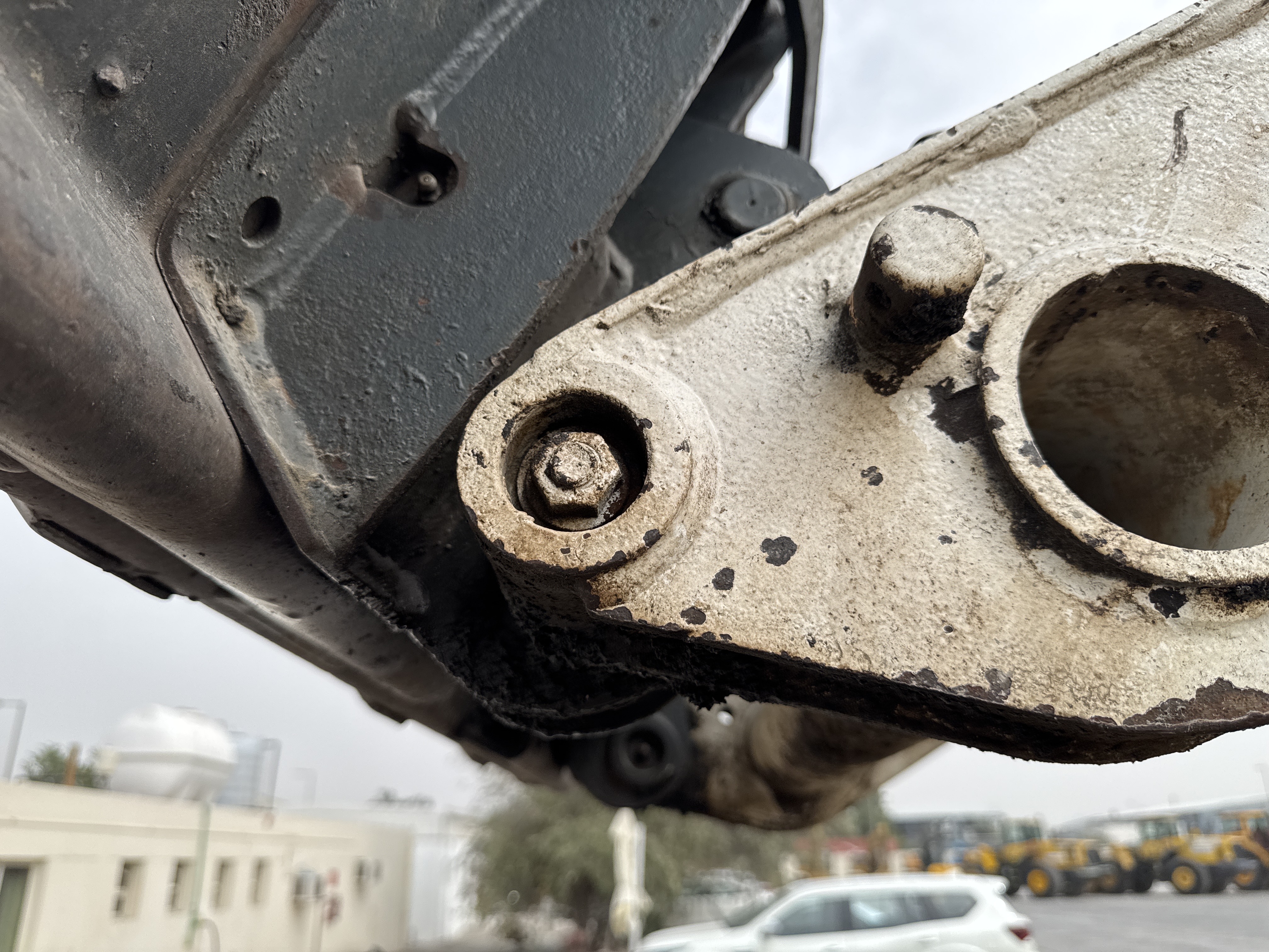 SSL-015-Bobcat-S510-Skid-steer-loaders-inspection-Chassis-Pins-and-bushings-lift-arm-to-bucket-2