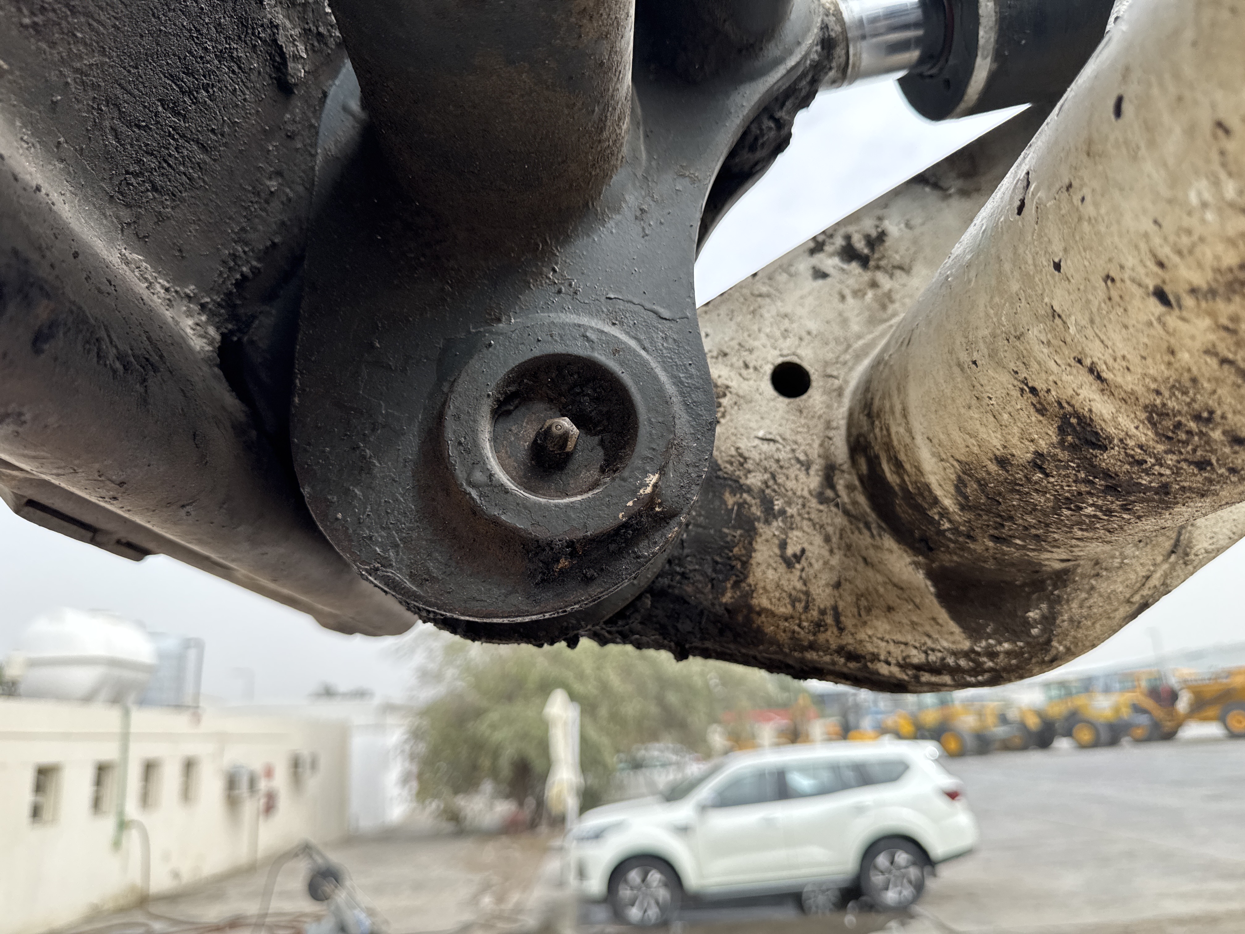 SSL-015-Bobcat-S510-Skid-steer-loaders-inspection-Chassis-Pins-and-bushings-lift-arm-to-bucket-2