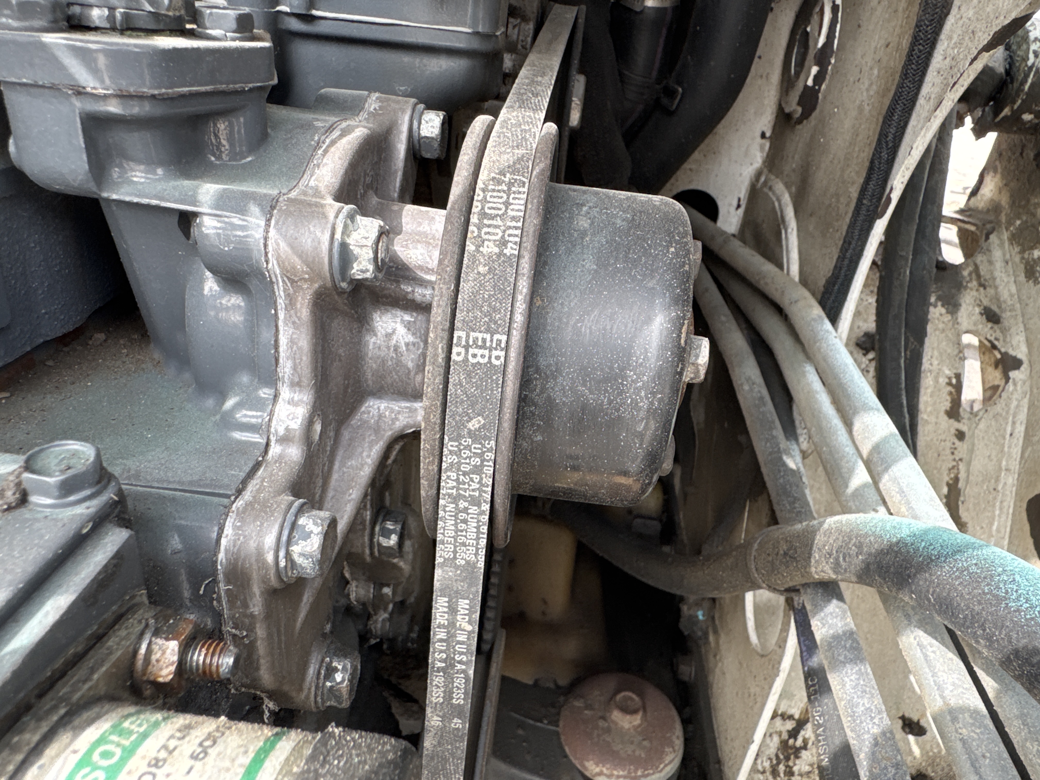 SSL-015-Bobcat-S510-Skid-steer-loaders-inspection-Engine-Belt-2