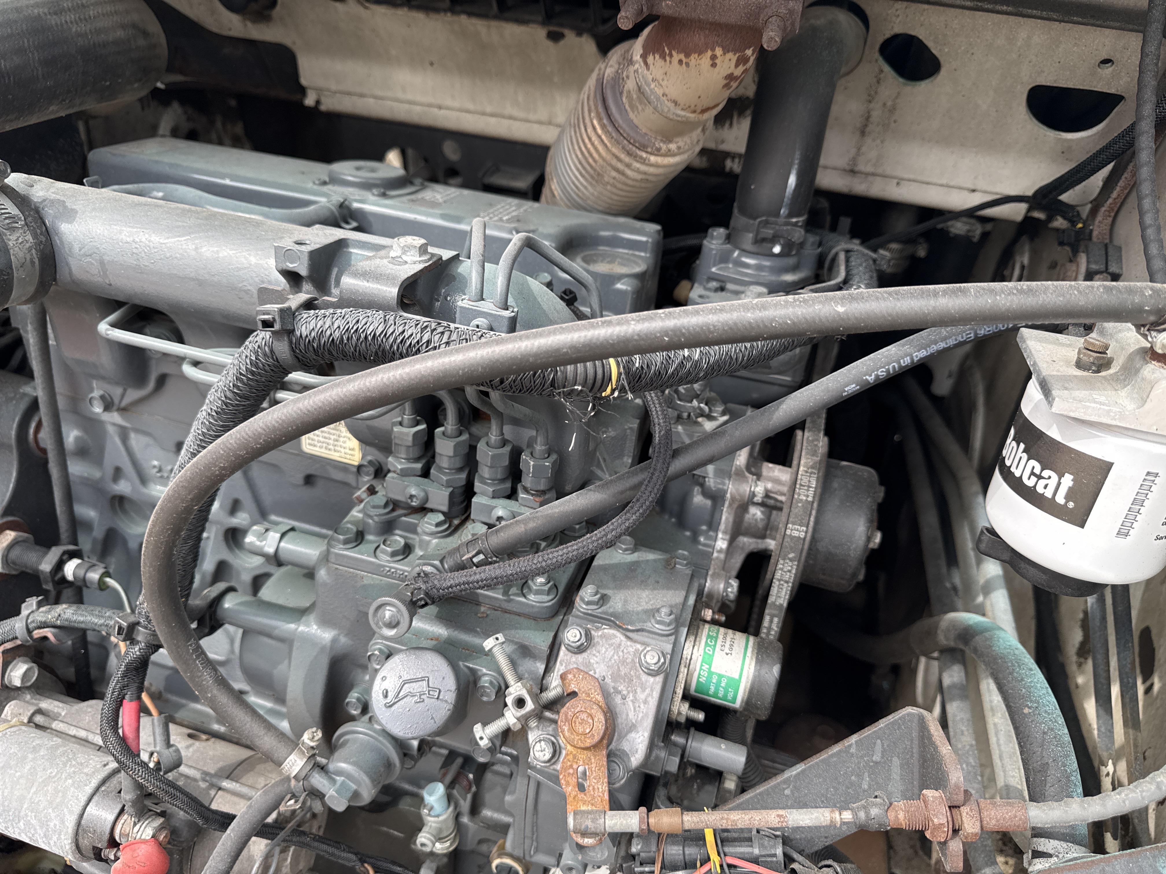 SSL-015-Bobcat-S510-Skid-steer-loaders-inspection-Engine-Hoses-2