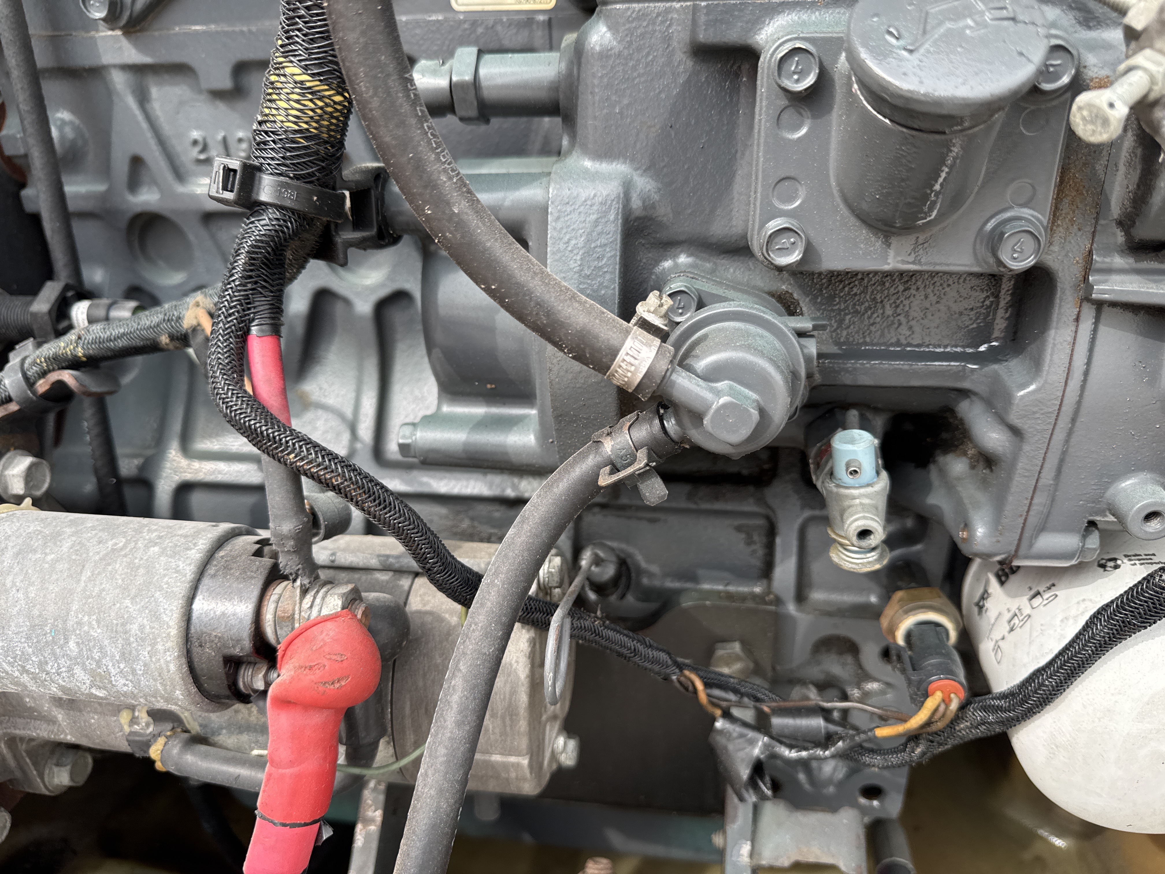 SSL-015-Bobcat-S510-Skid-steer-loaders-inspection-Engine-Hoses-2