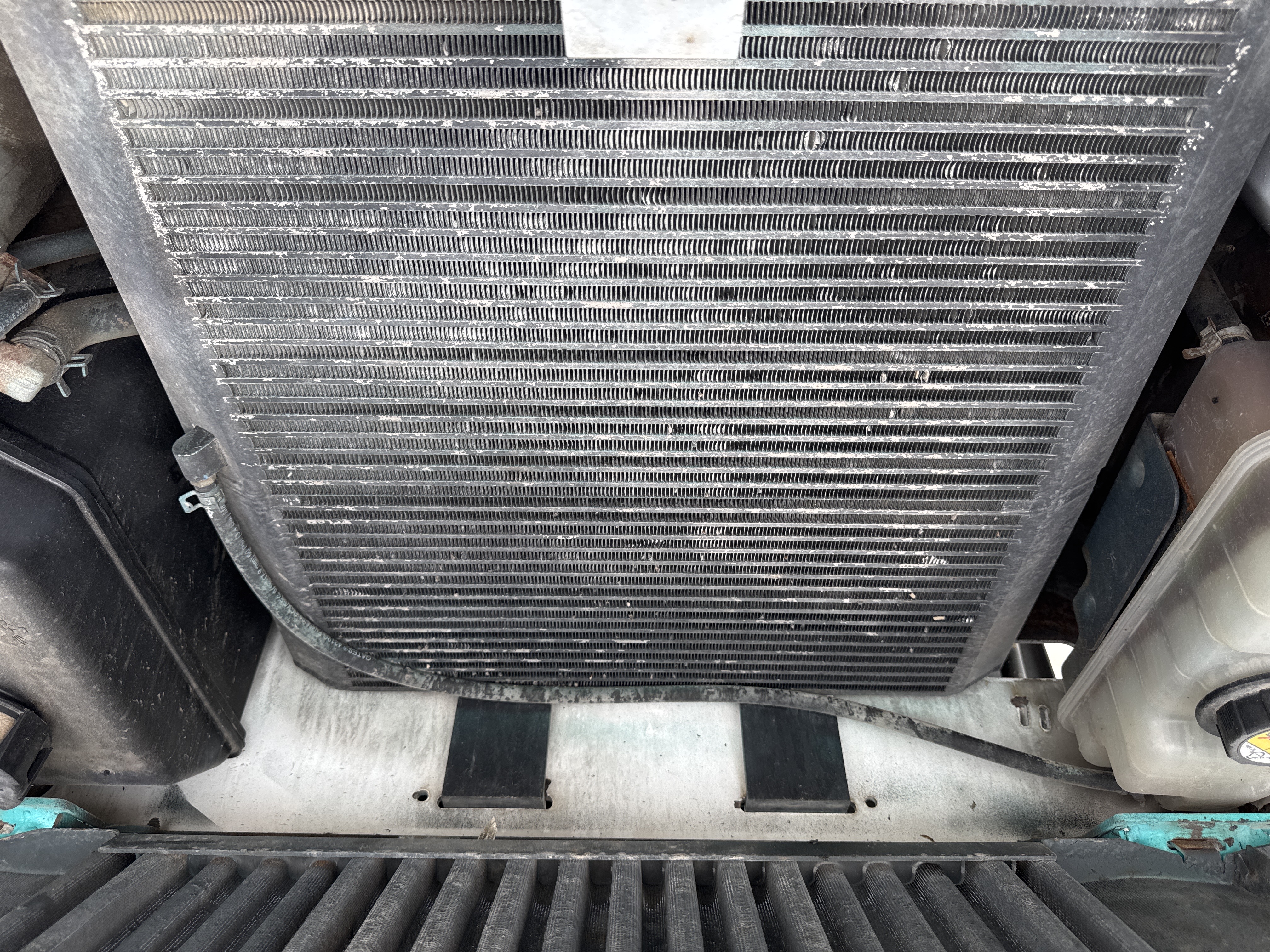 SSL-015-Bobcat-S510-Skid-steer-loaders-inspection-Engine-Radiator,-oil-cooler-and-air-cooler-2
