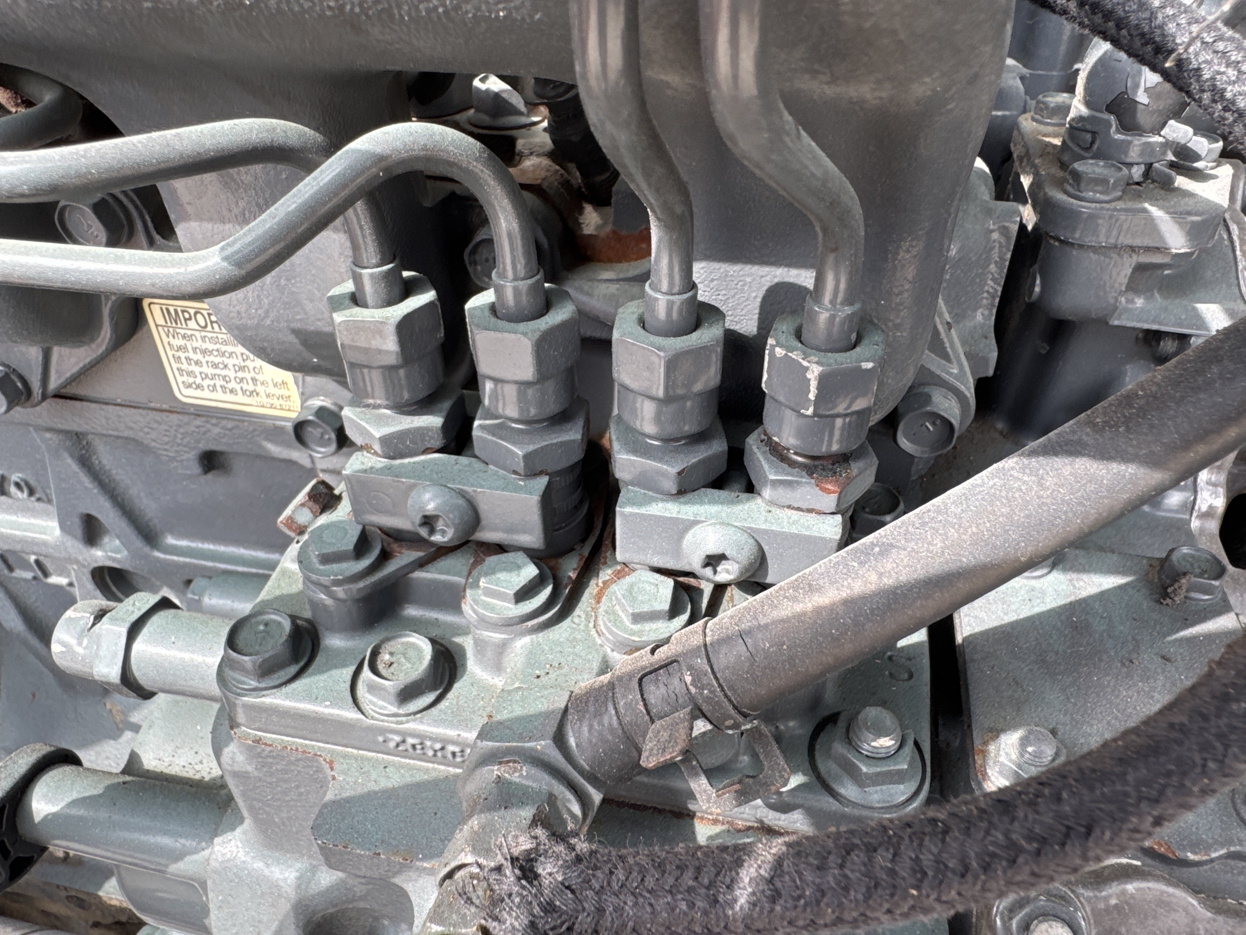 SSL-015-Bobcat-S510-Skid-steer-loaders-inspection-Engine-Fuel-leaks-2