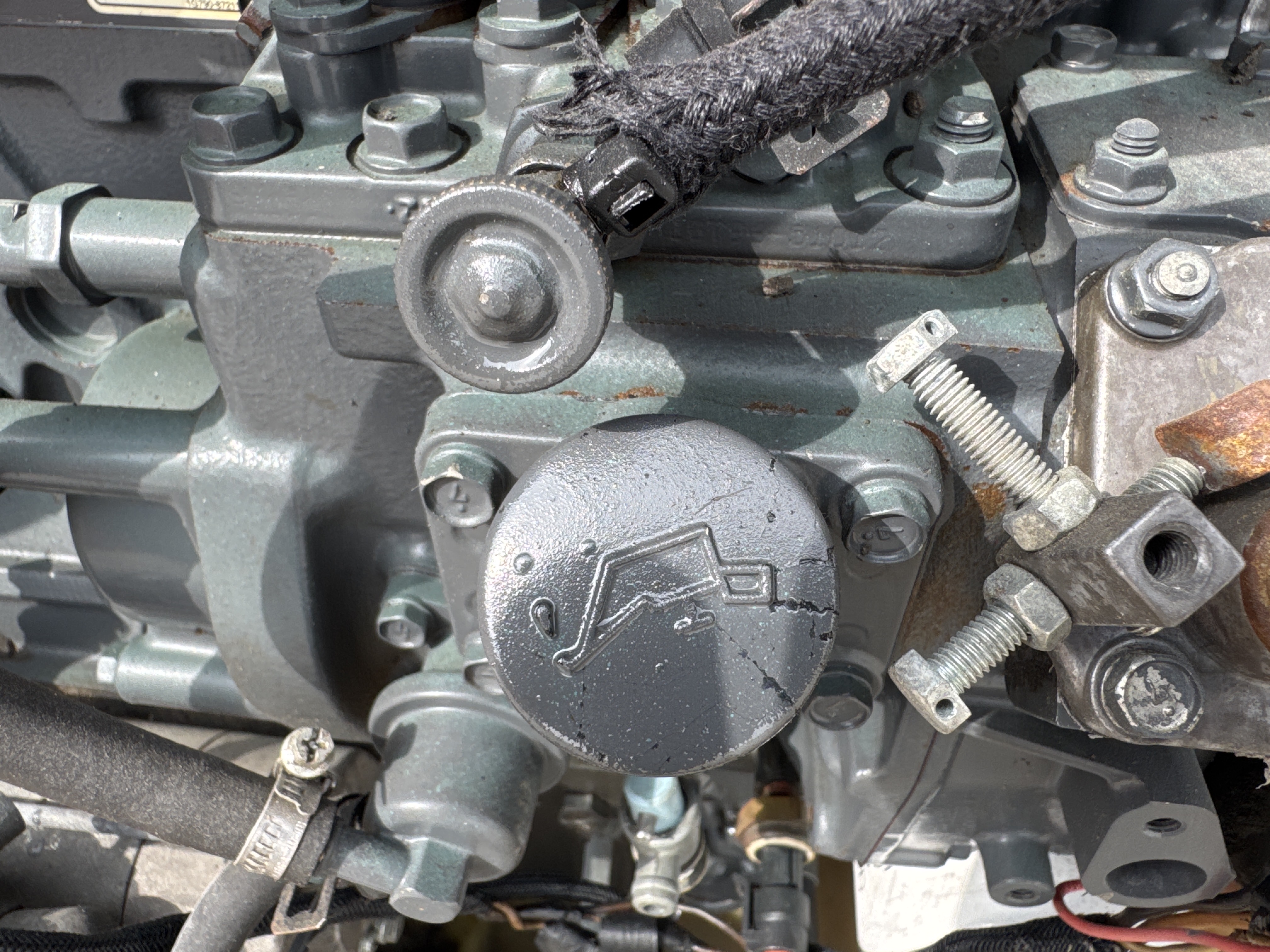 SSL-015-Bobcat-S510-Skid-steer-loaders-inspection-Engine-Engine-oil-leaks-2