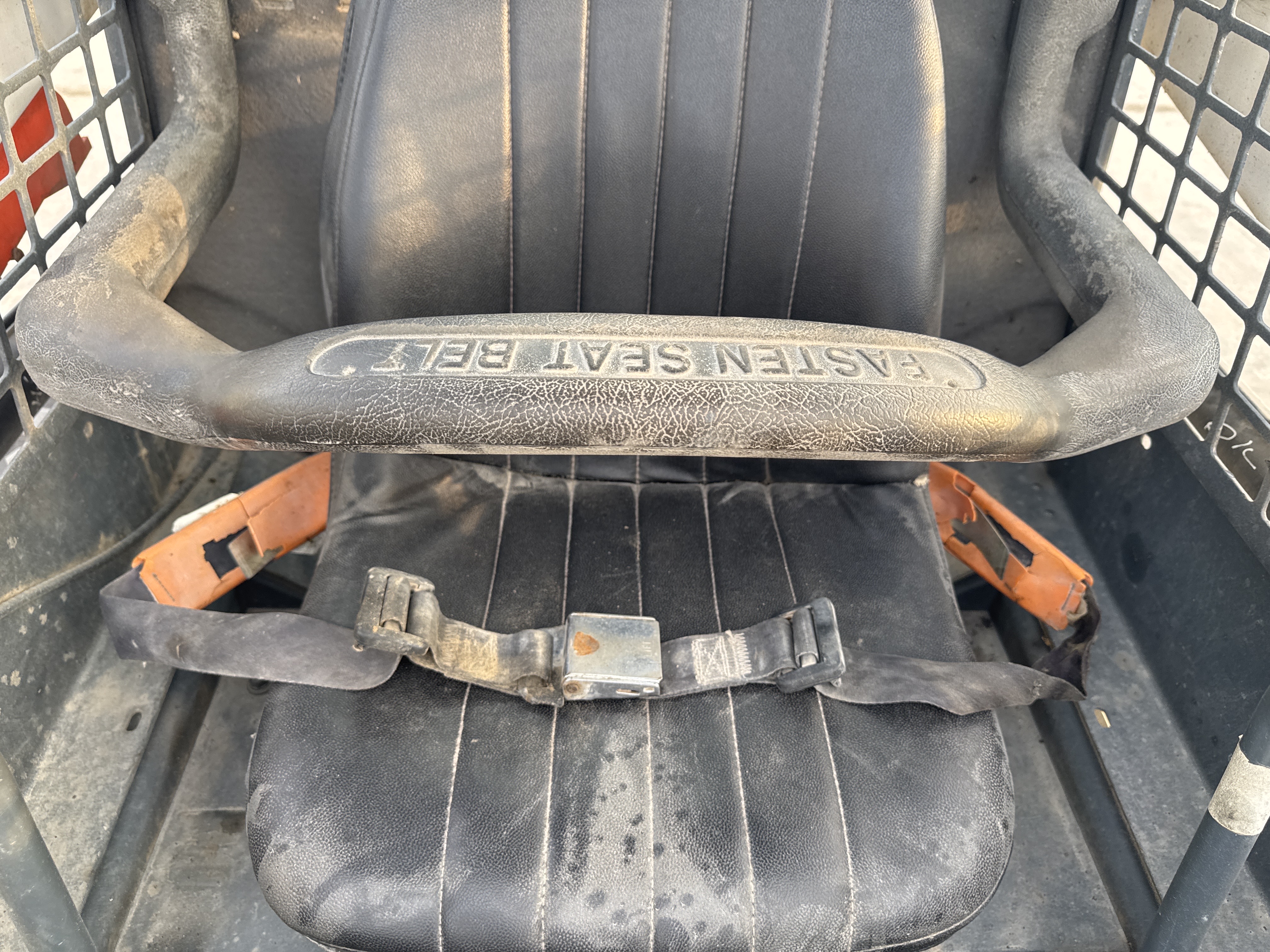 SSL-015-Bobcat-S510-Skid-steer-loaders-inspection-Safety-Seat-belts-2