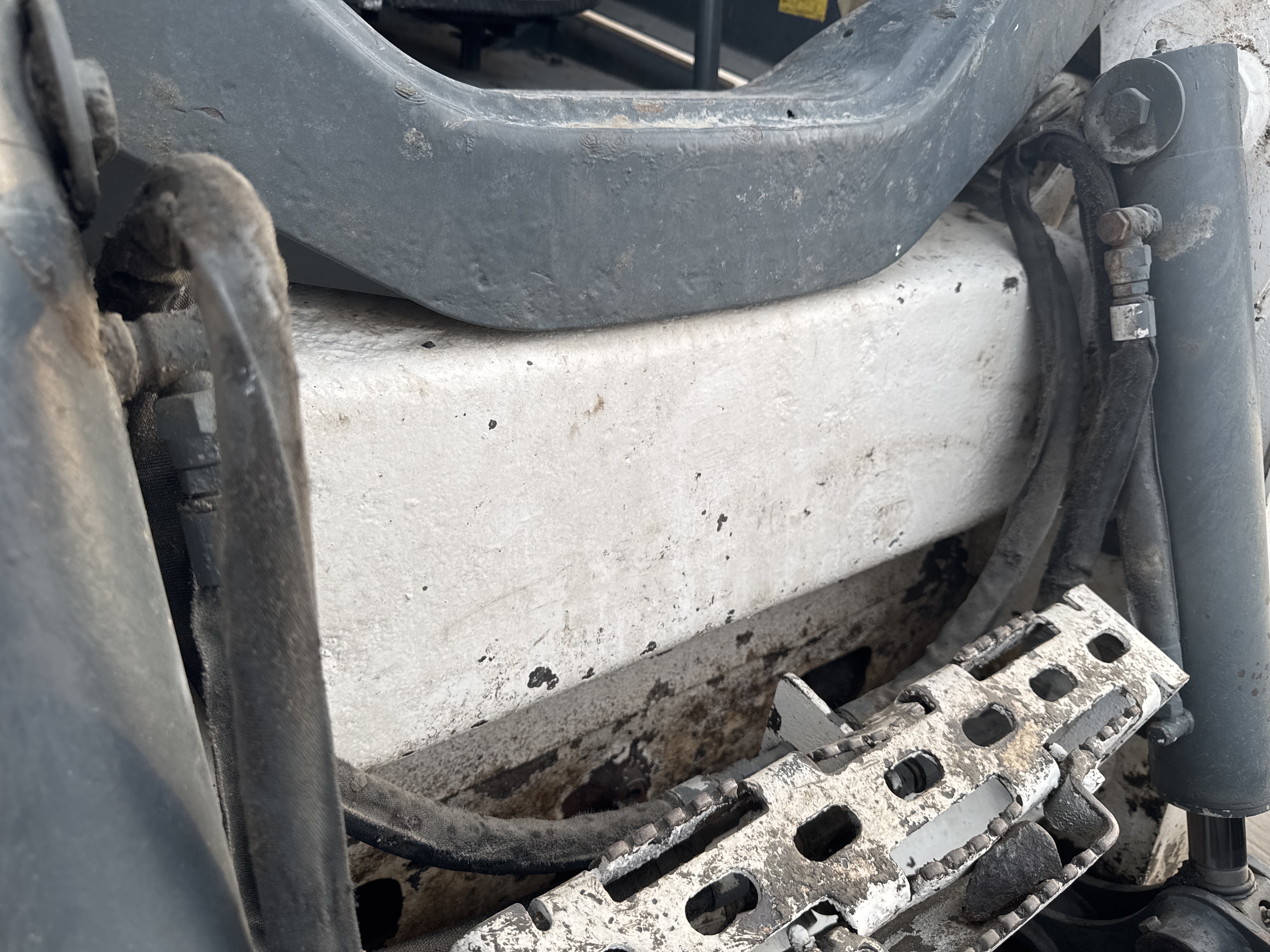 SSL-015-Bobcat-S510-Skid-steer-loaders-inspection-Hydraulics-Hydraulic-hoses-and-lines-2