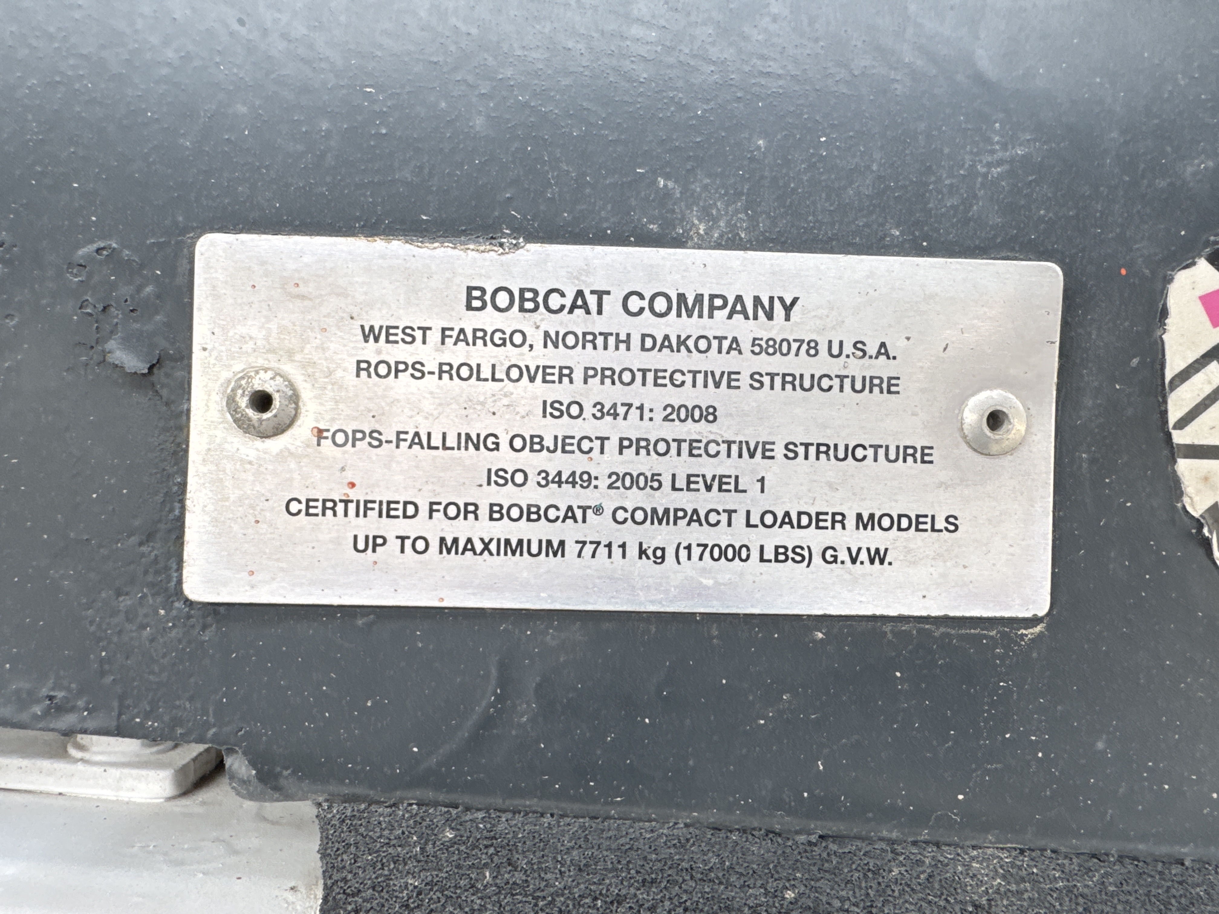 SSL-014-بوبكات-S510-لوادر-انزلاقية-بعجلات-فحص-الأمان-هيكل-الحماية-من-السقوط-(ROPS/FOPS)-2