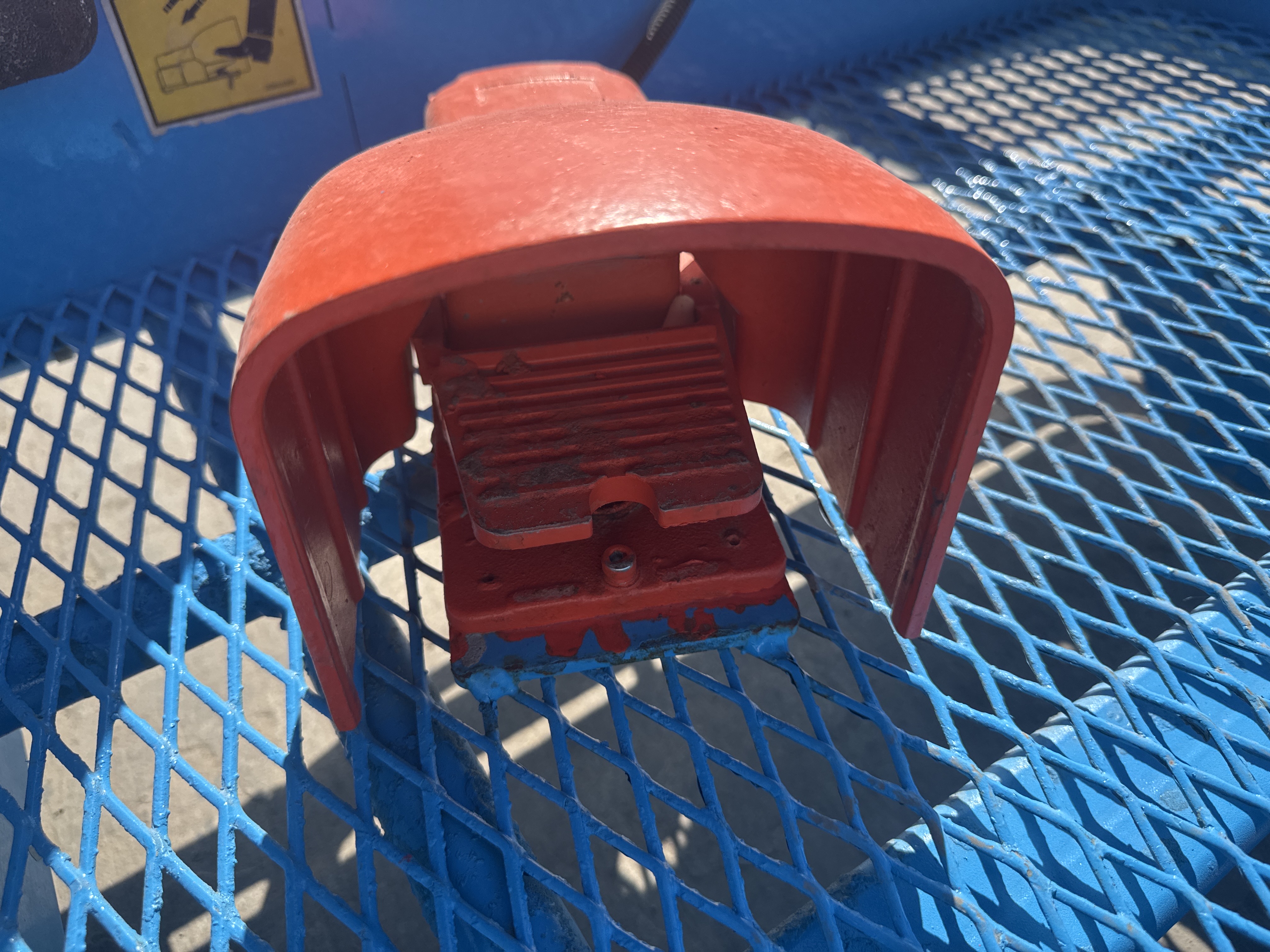 BLA-002-Sinoboom-AB15J-Boom-lifts-inspection-Cabin-Pedals-2