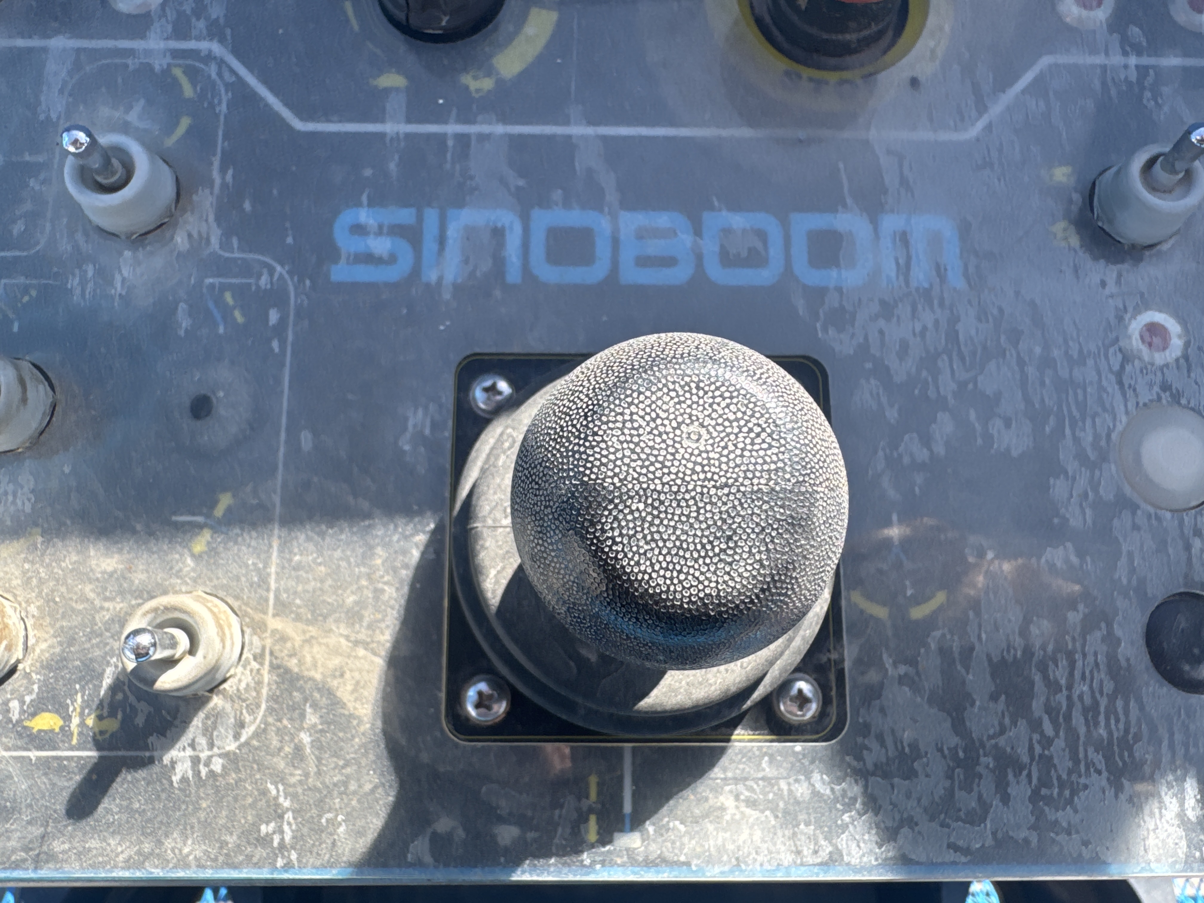 BLA-002-Sinoboom-AB15J-Boom-lifts-inspection-Cabin-Joysticks-2