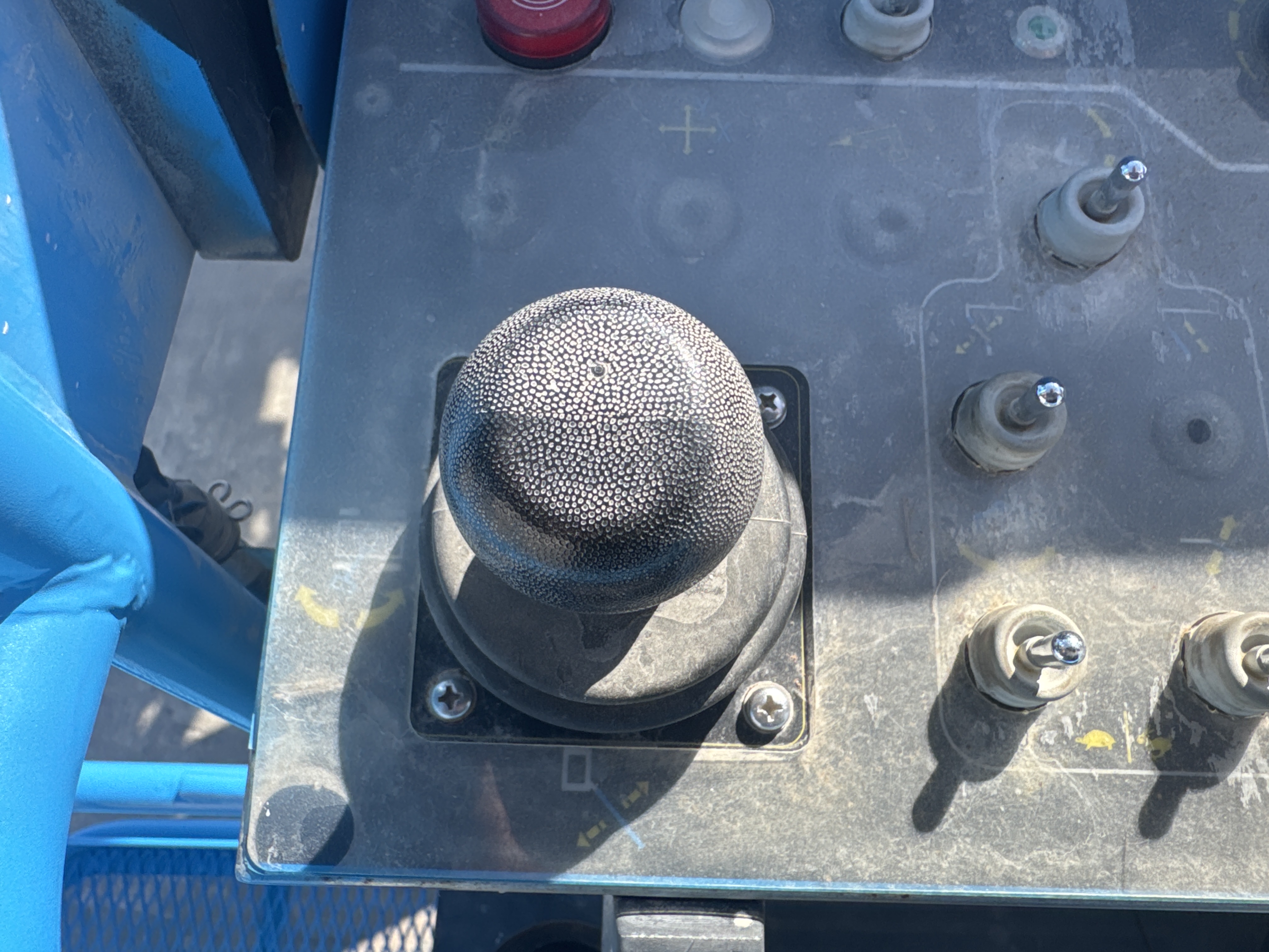 BLA-002-Sinoboom-AB15J-Boom-lifts-inspection-Cabin-Joysticks-2