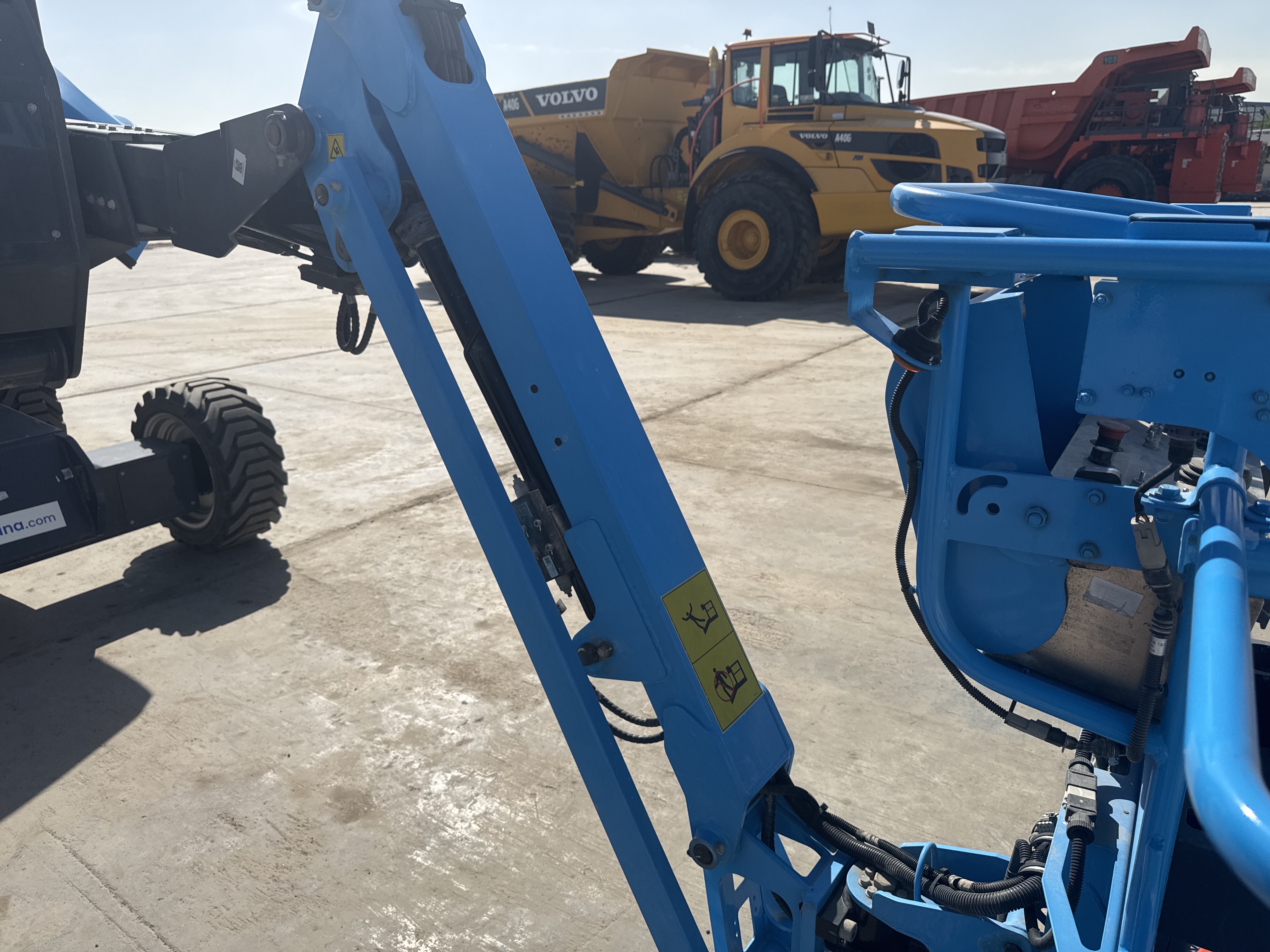 BLA-002-Sinoboom-AB15J-Boom-lifts-inspection-Structure-Paint-2