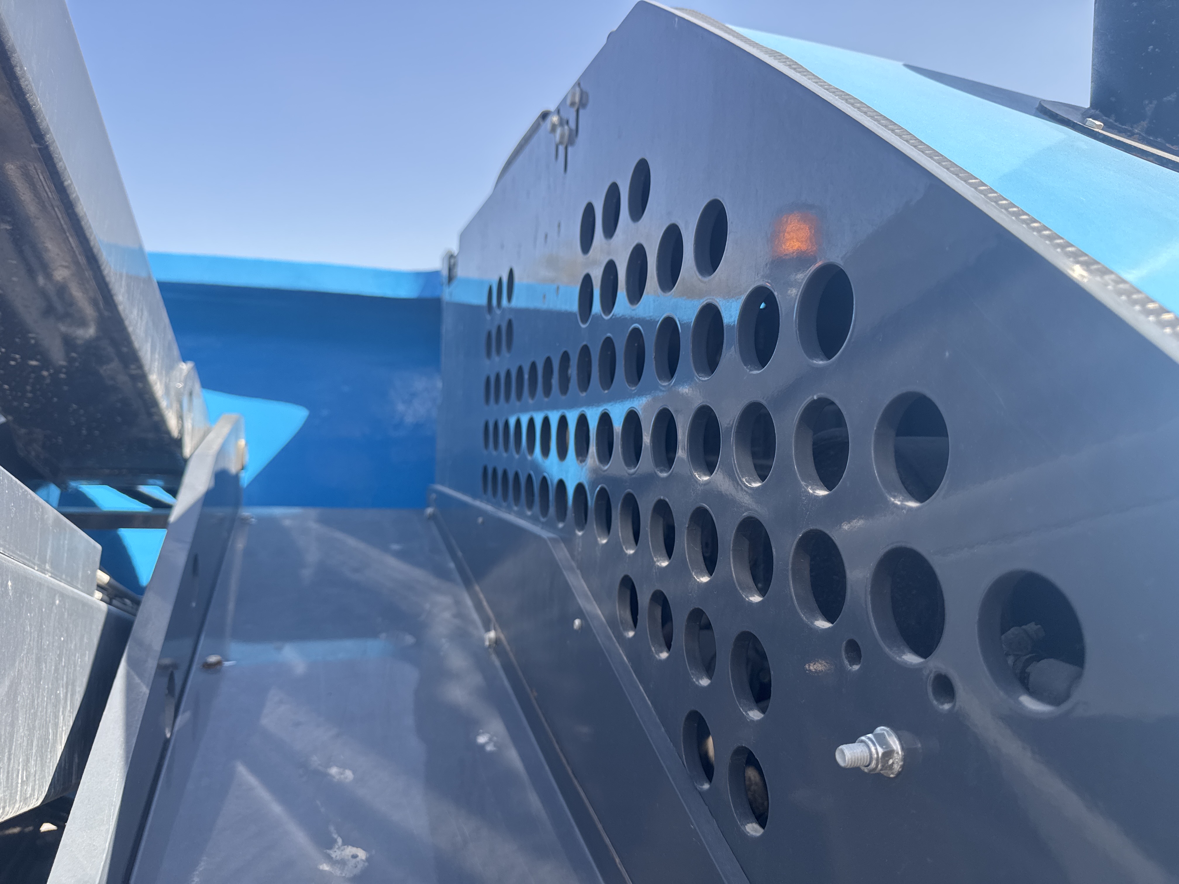BLA-002-Sinoboom-AB15J-Boom-lifts-inspection-Structure-Sheet-metal-(fiberglass)-2