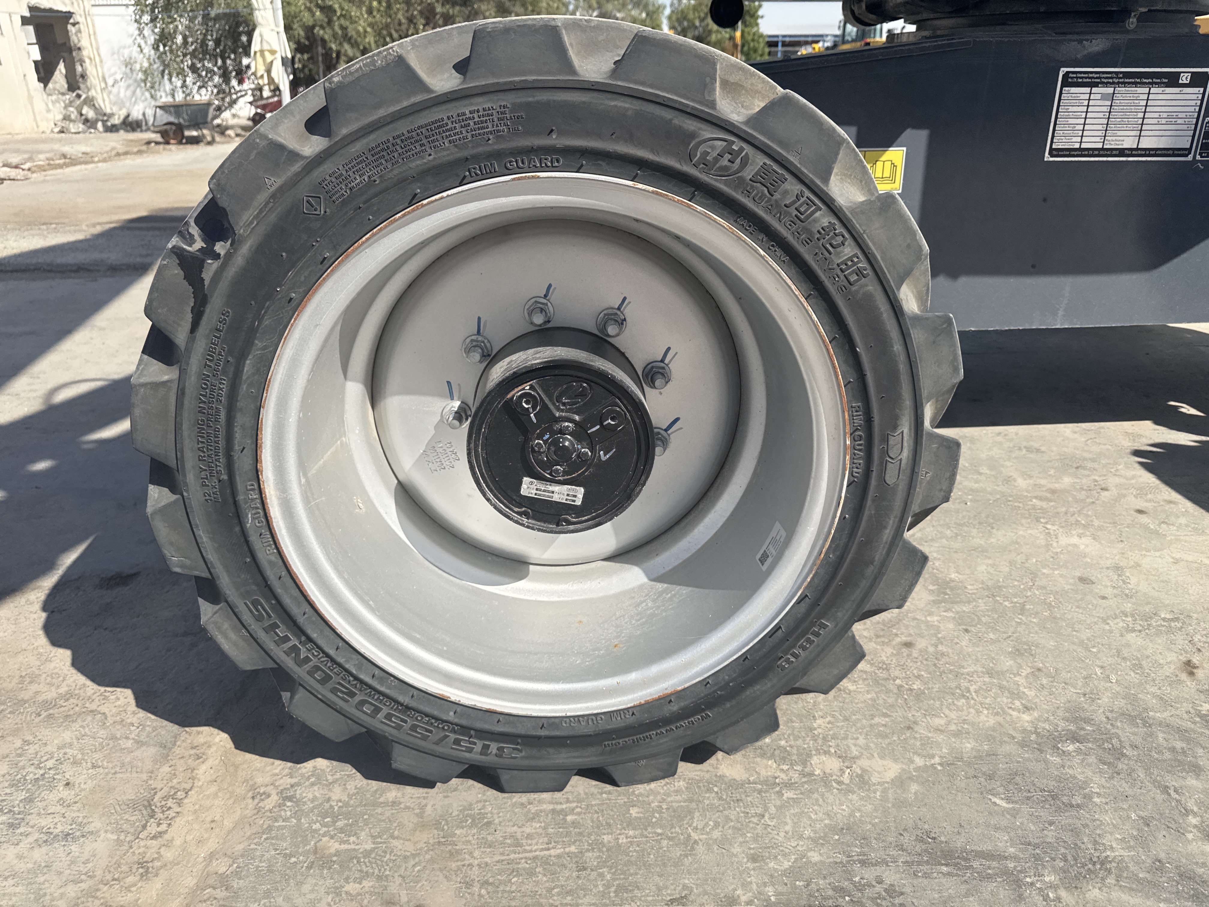 BLA-002-Sinoboom-AB15J-Boom-lifts-inspection-Chassis-Left-front-tire-/-wheel-hub---condition-2