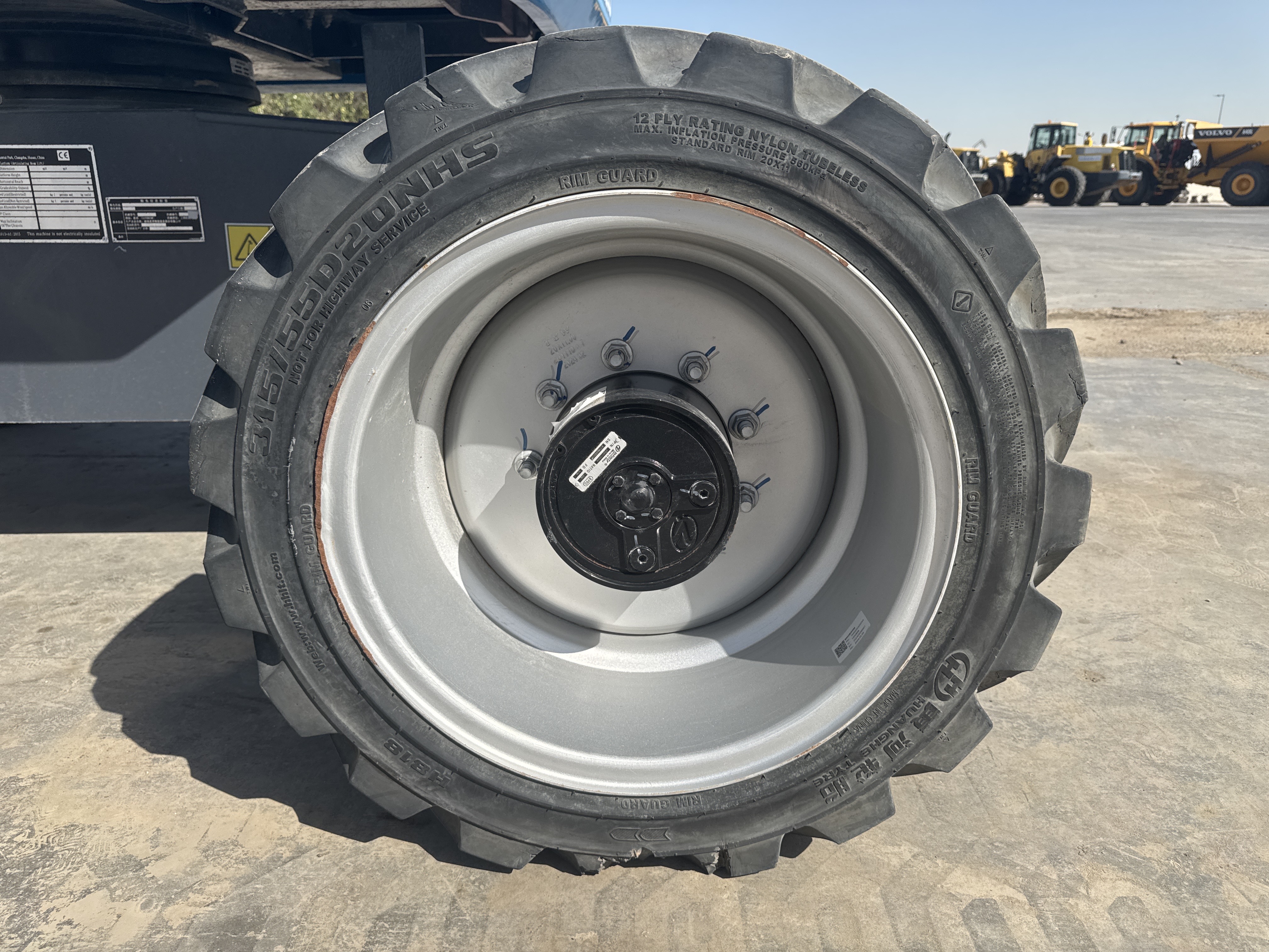 BLA-002-Sinoboom-AB15J-Boom-lifts-inspection-Chassis-Left-rear-tire-/-wheel-hub---condition-2