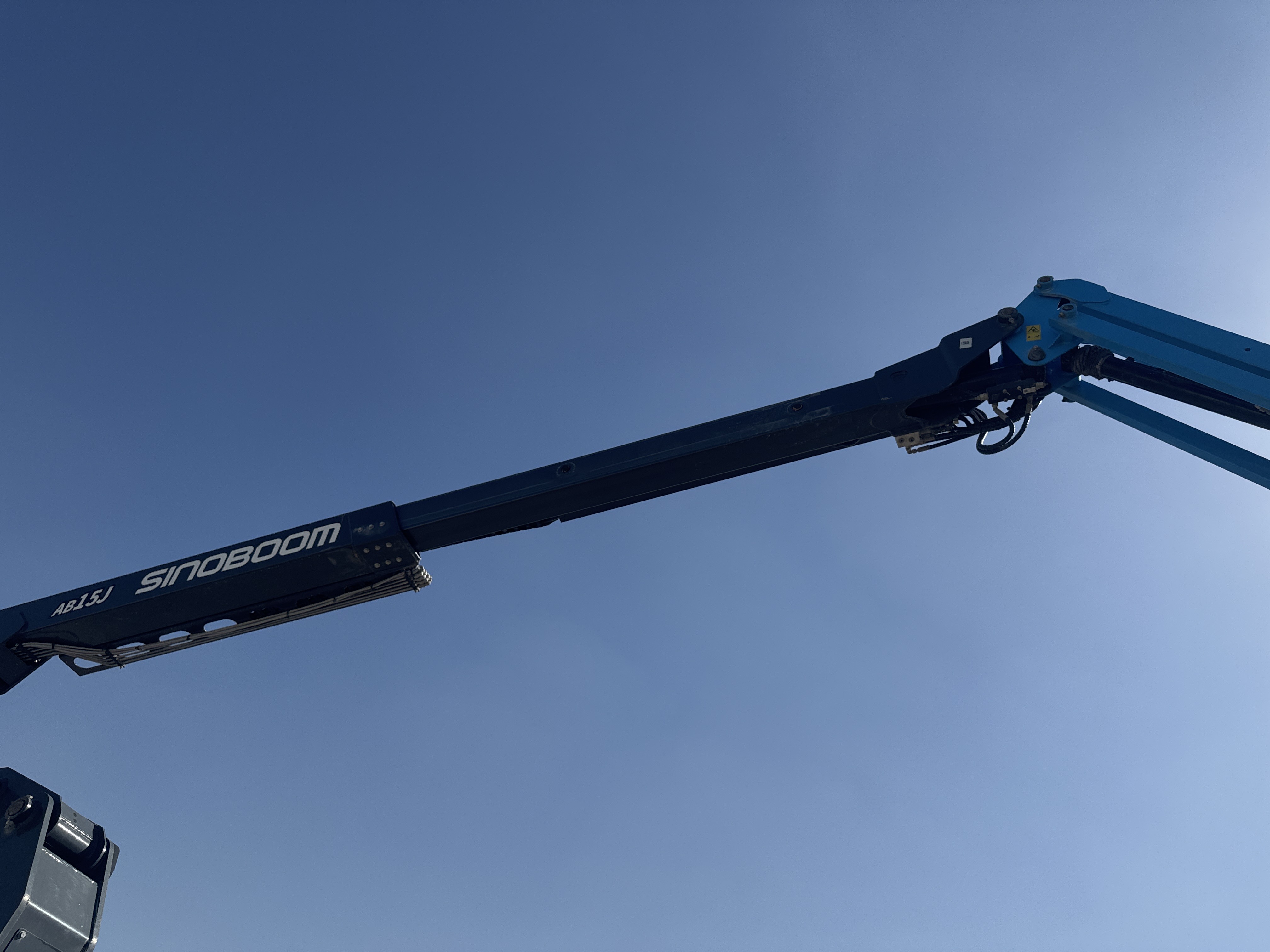 BLA-002-Sinoboom-AB15J-Boom-lifts-inspection-Chassis-Telescopic-boom-2