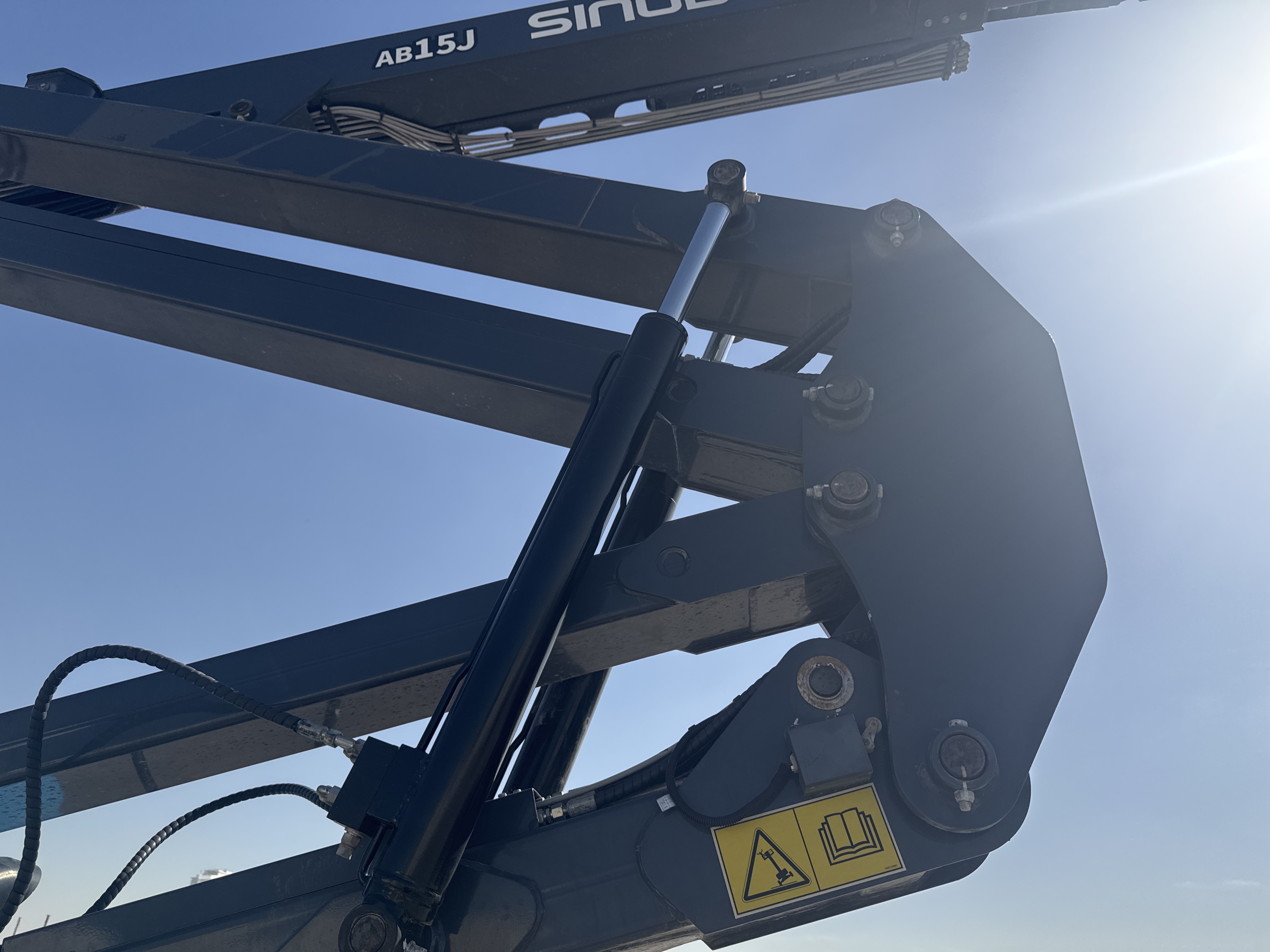 BLA-002-Sinoboom-AB15J-Boom-lifts-inspection-Chassis-Boom-extension-cylinder-2