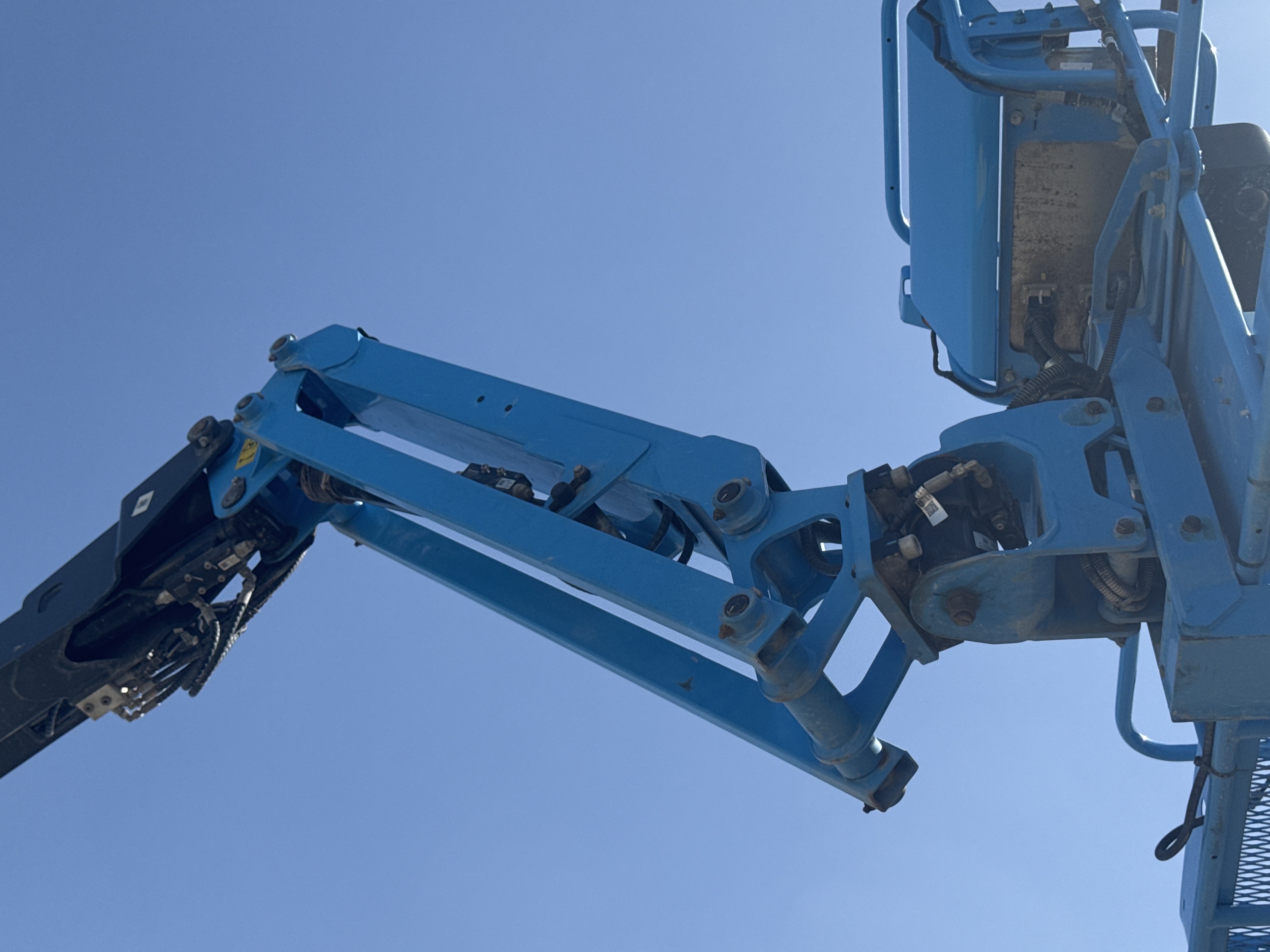 BLA-002-Sinoboom-AB15J-Boom-lifts-inspection-Chassis-Articulated-jib-boom-2