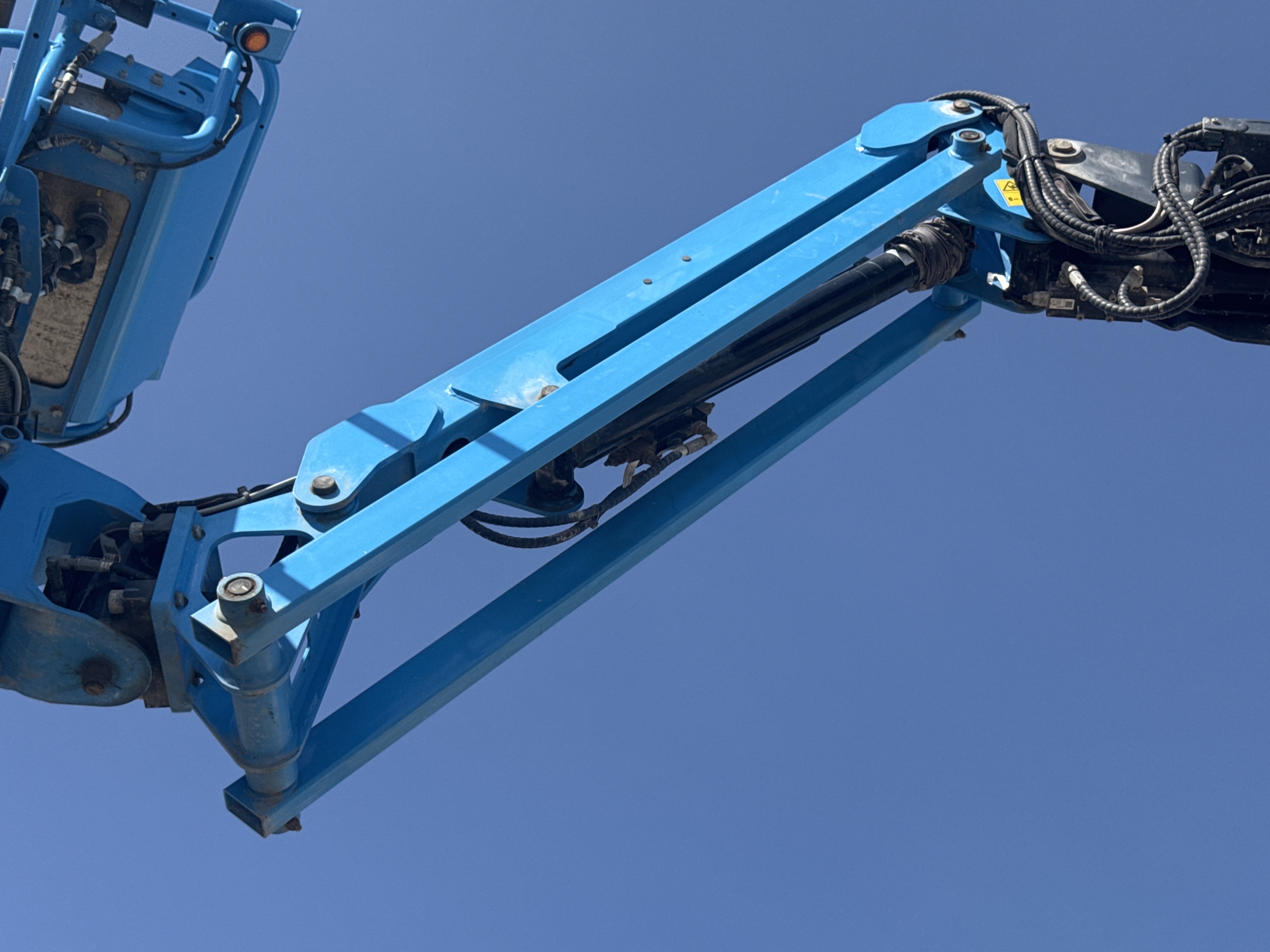 BLA-002-Sinoboom-AB15J-Boom-lifts-inspection-Chassis-Articulated-jib-boom-2