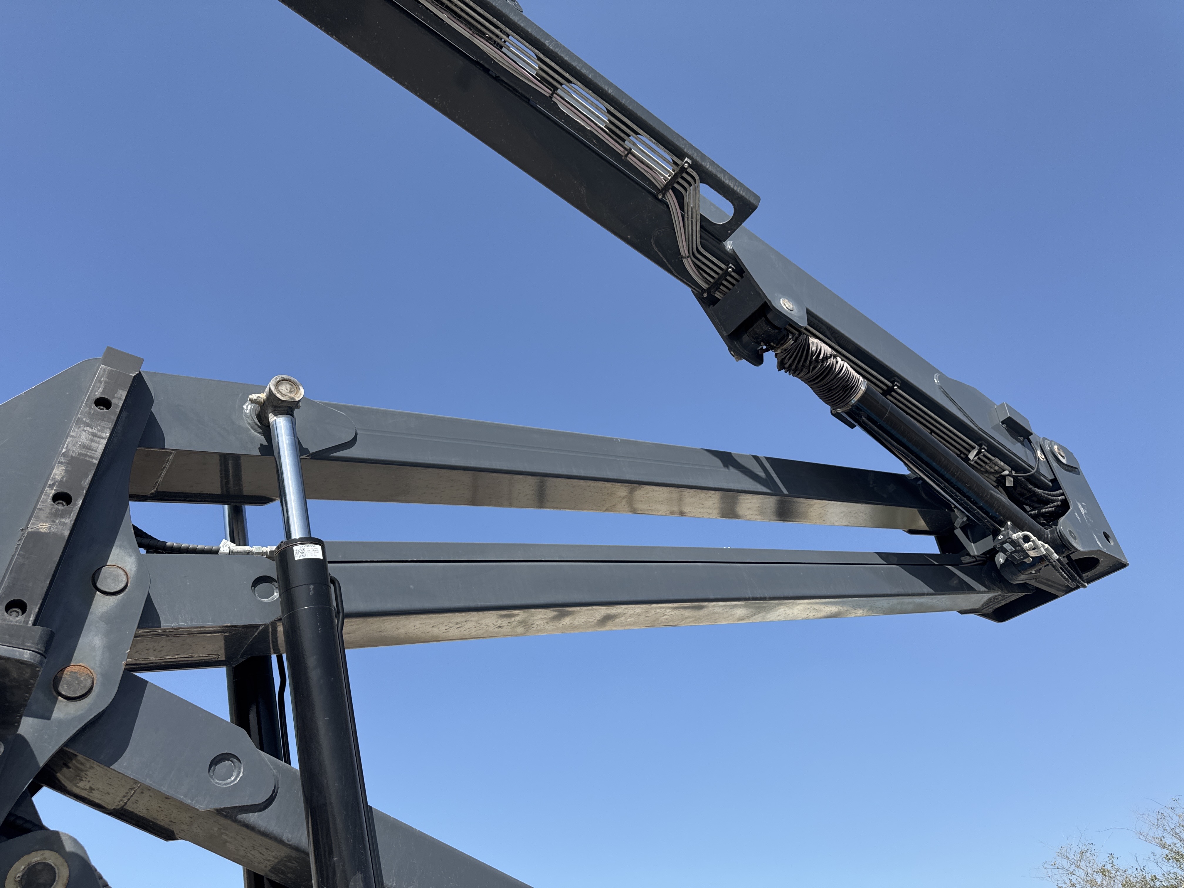 BLA-002-Sinoboom-AB15J-Boom-lifts-inspection-Chassis-Articulated-secondary-boom-2