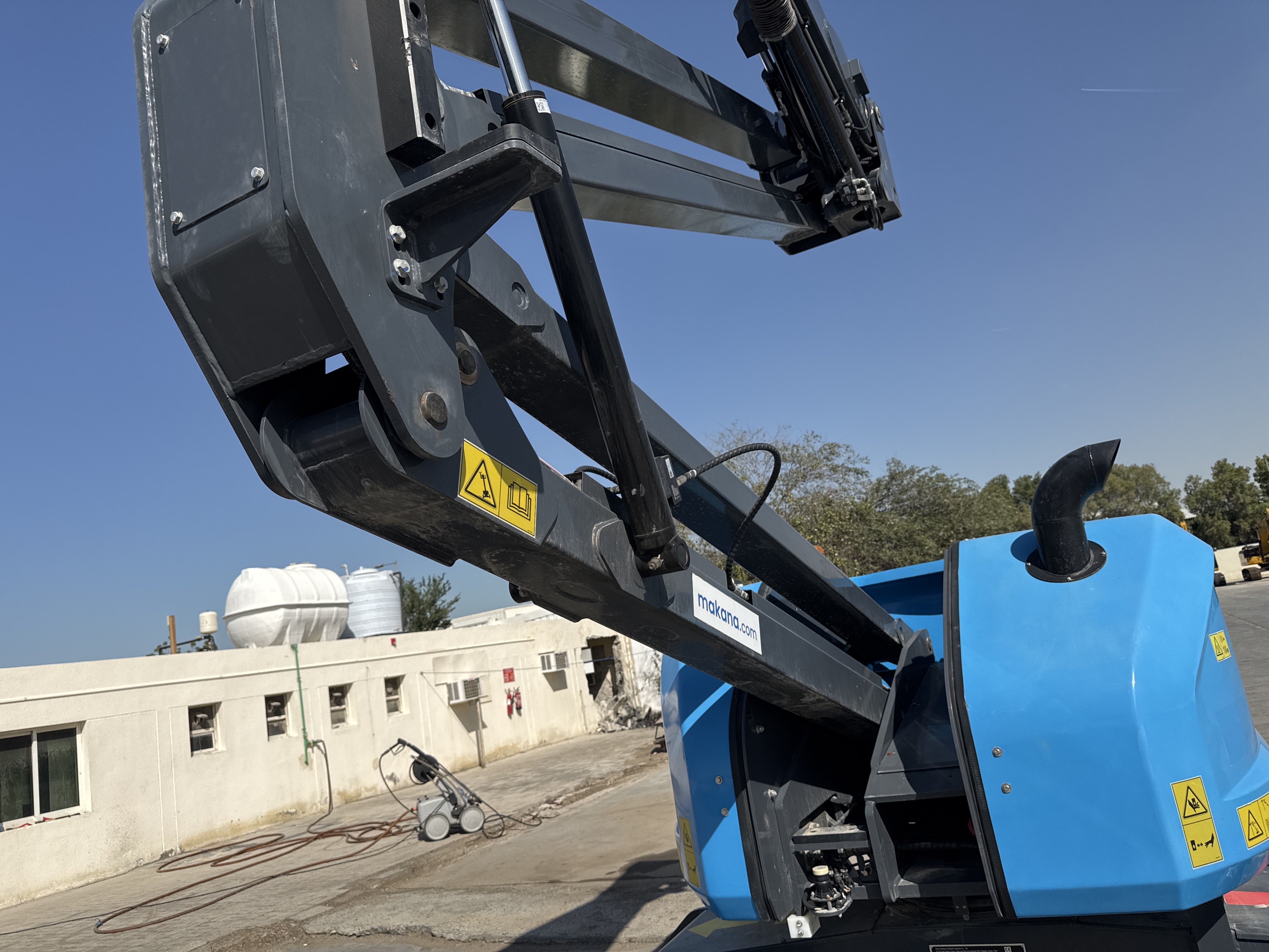 BLA-002-Sinoboom-AB15J-Boom-lifts-inspection-Chassis-Articulated-primary-boom-2