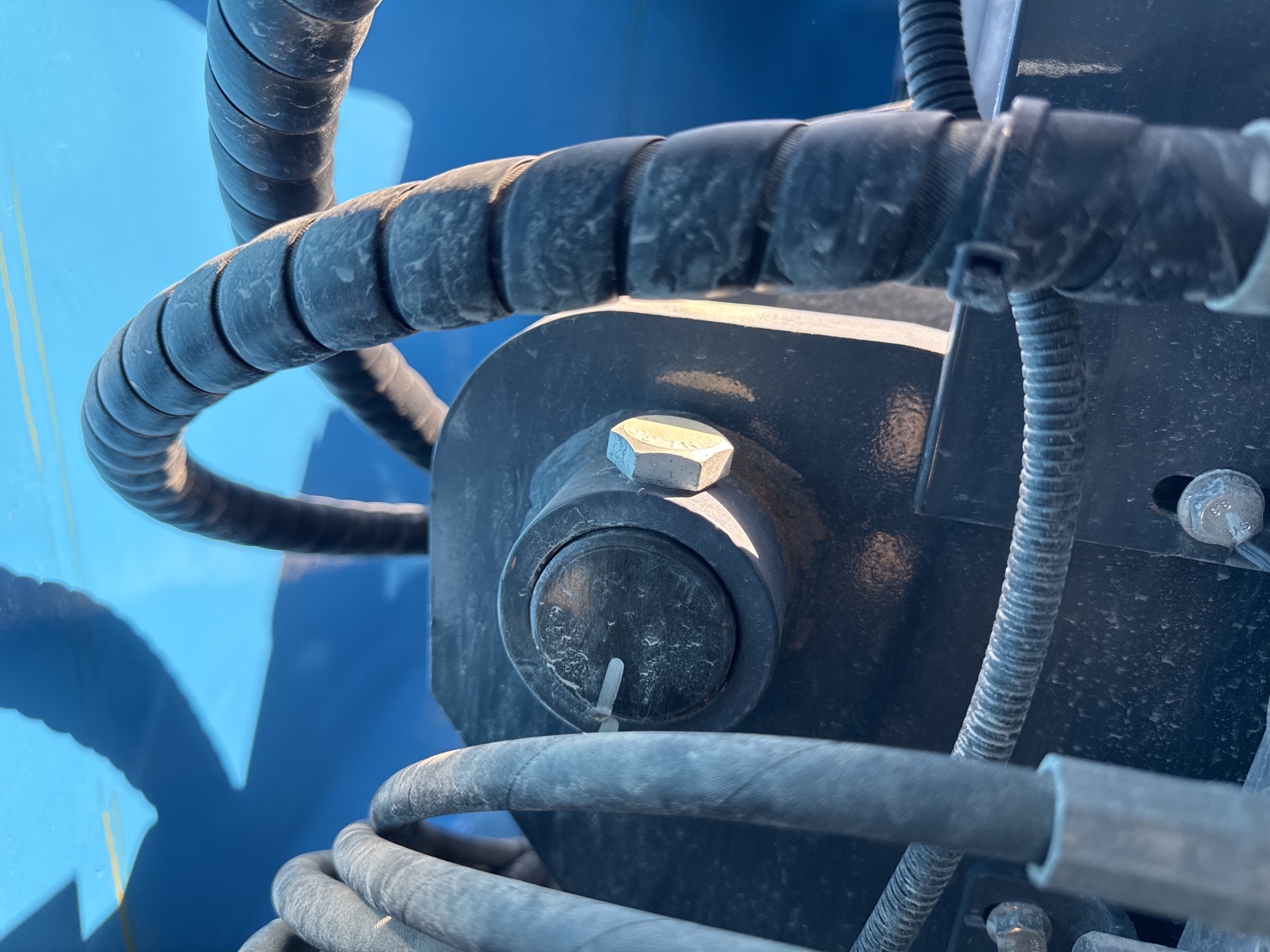 BLA-002-Sinoboom-AB15J-Boom-lifts-inspection-Chassis-Boom-base-pin-and-bushings-2