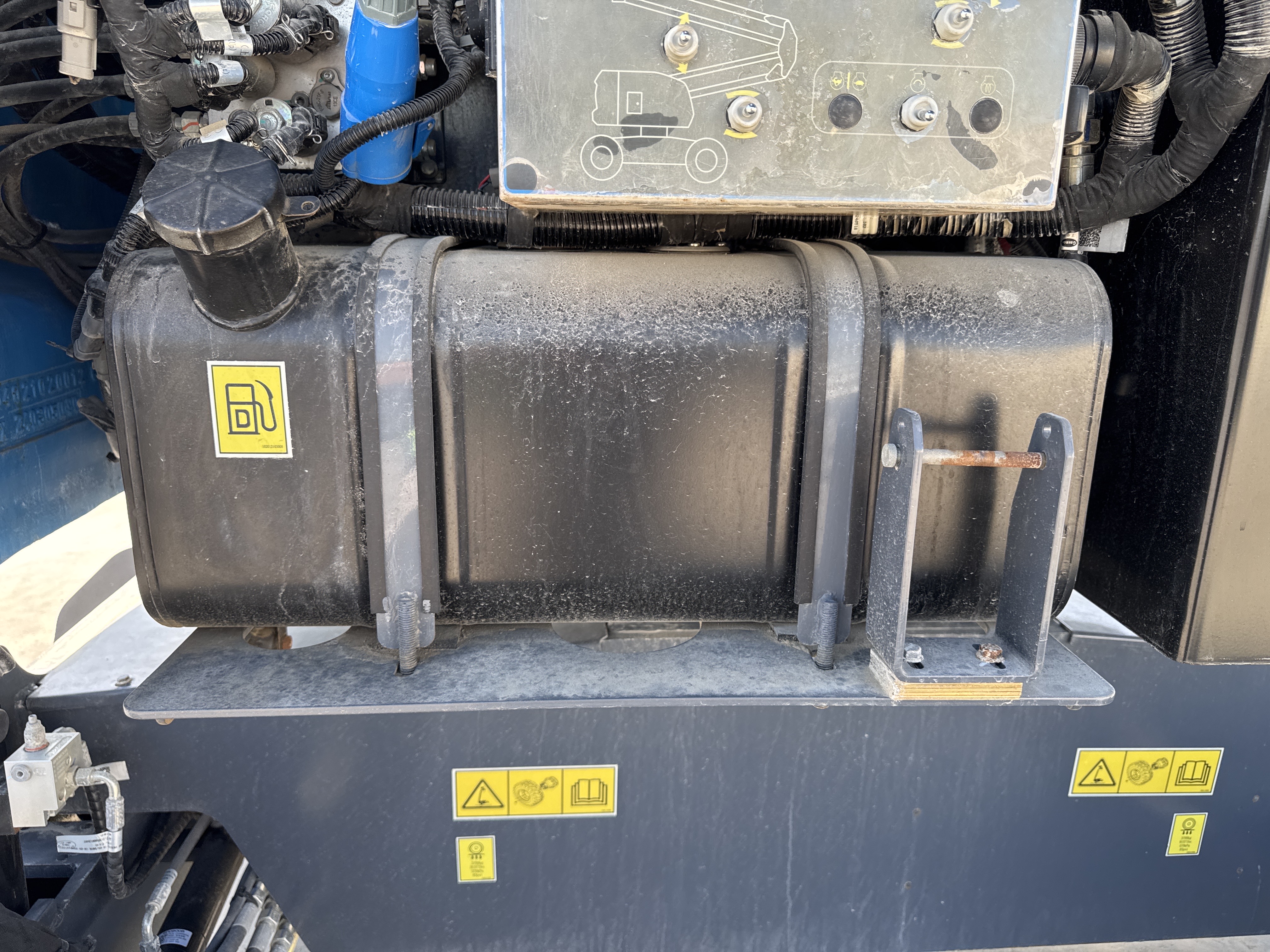 BLA-002-Sinoboom-AB15J-Boom-lifts-inspection-Engine-Fuel-tank-2
