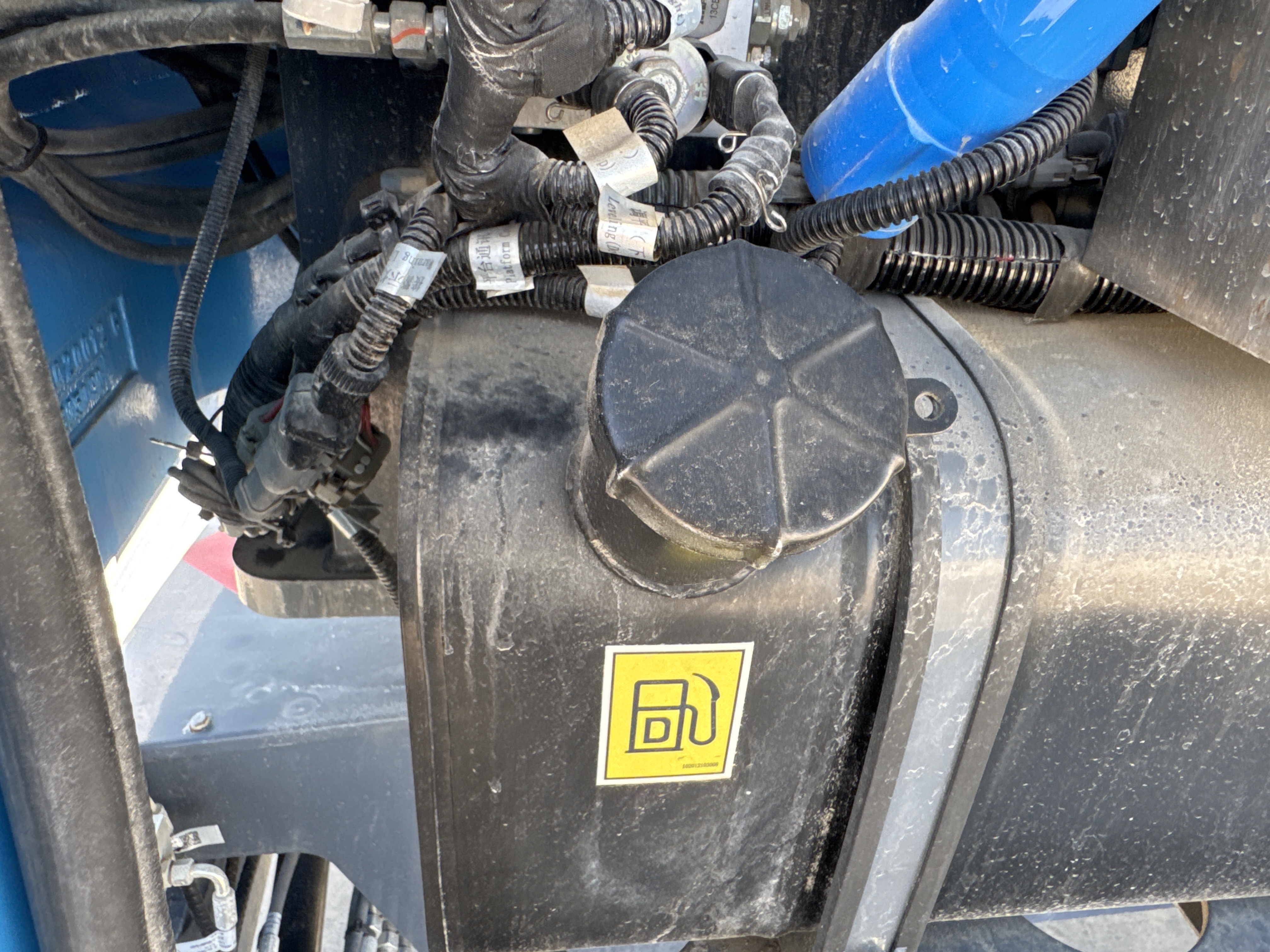 BLA-002-Sinoboom-AB15J-Boom-lifts-inspection-Engine-Fuel-tank-2
