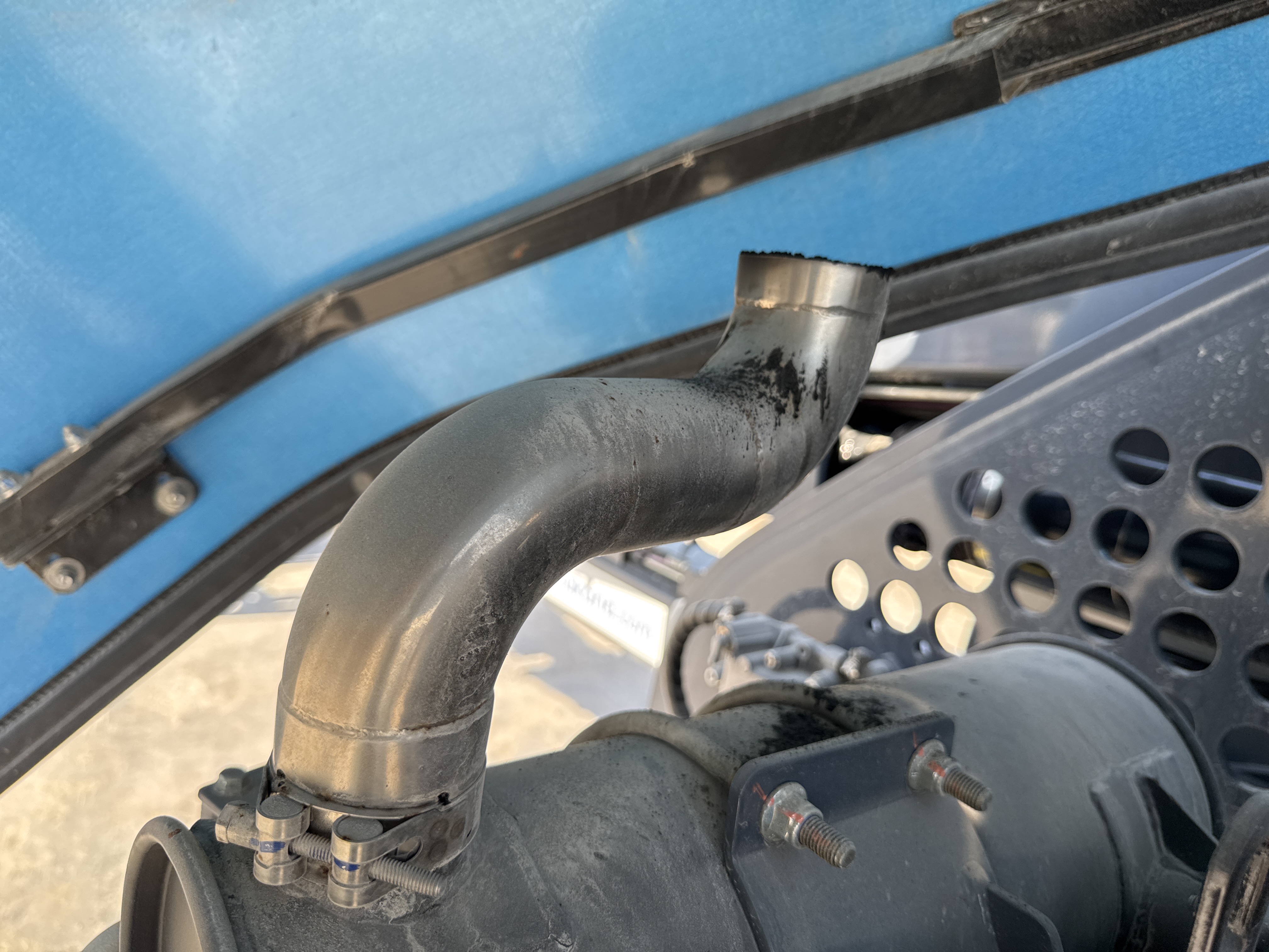 BLA-002-Sinoboom-AB15J-Boom-lifts-inspection-Engine-Exhaust-system-2