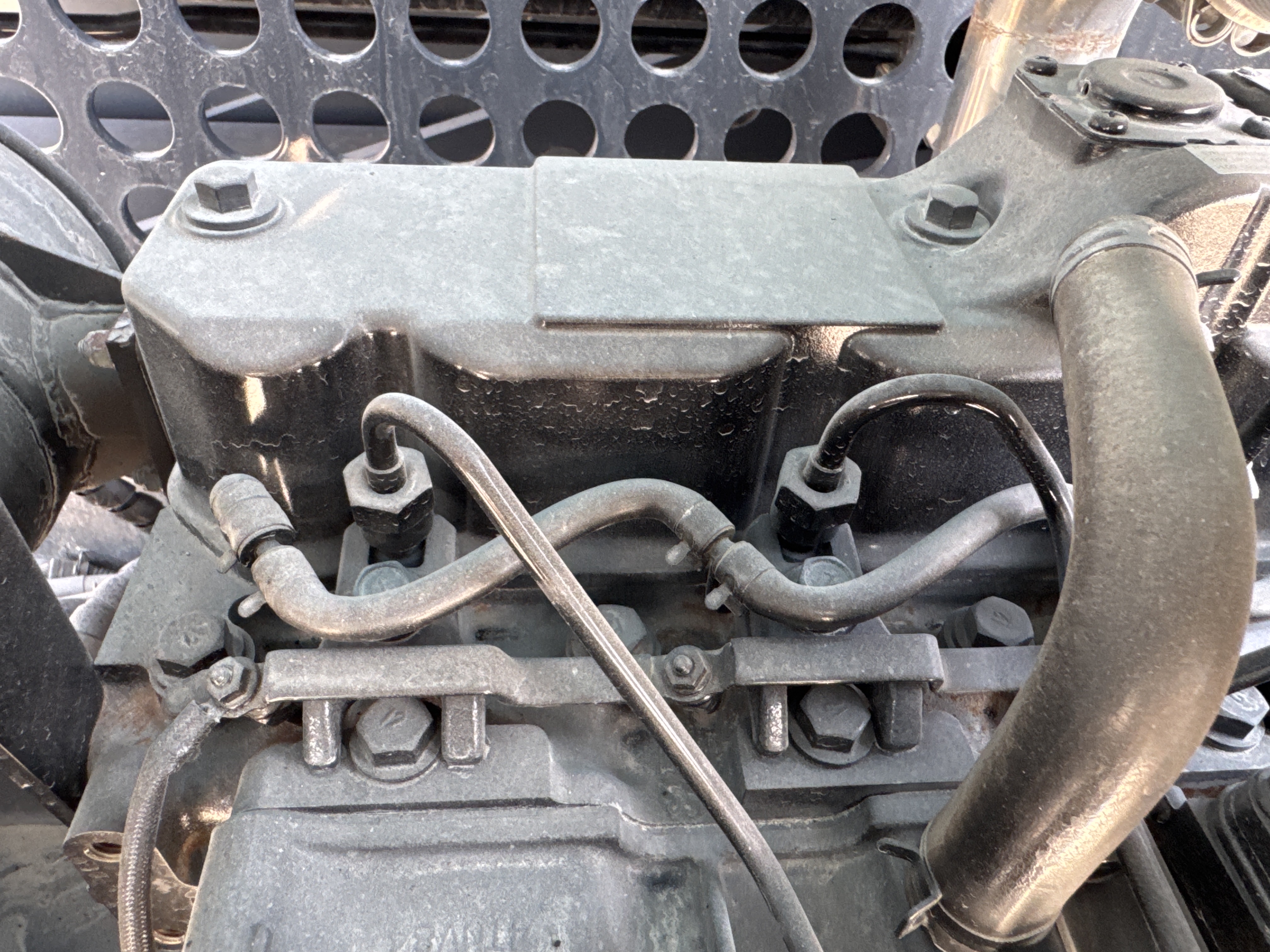 BLA-002-Sinoboom-AB15J-Boom-lifts-inspection-Engine-Fuel-leaks-2