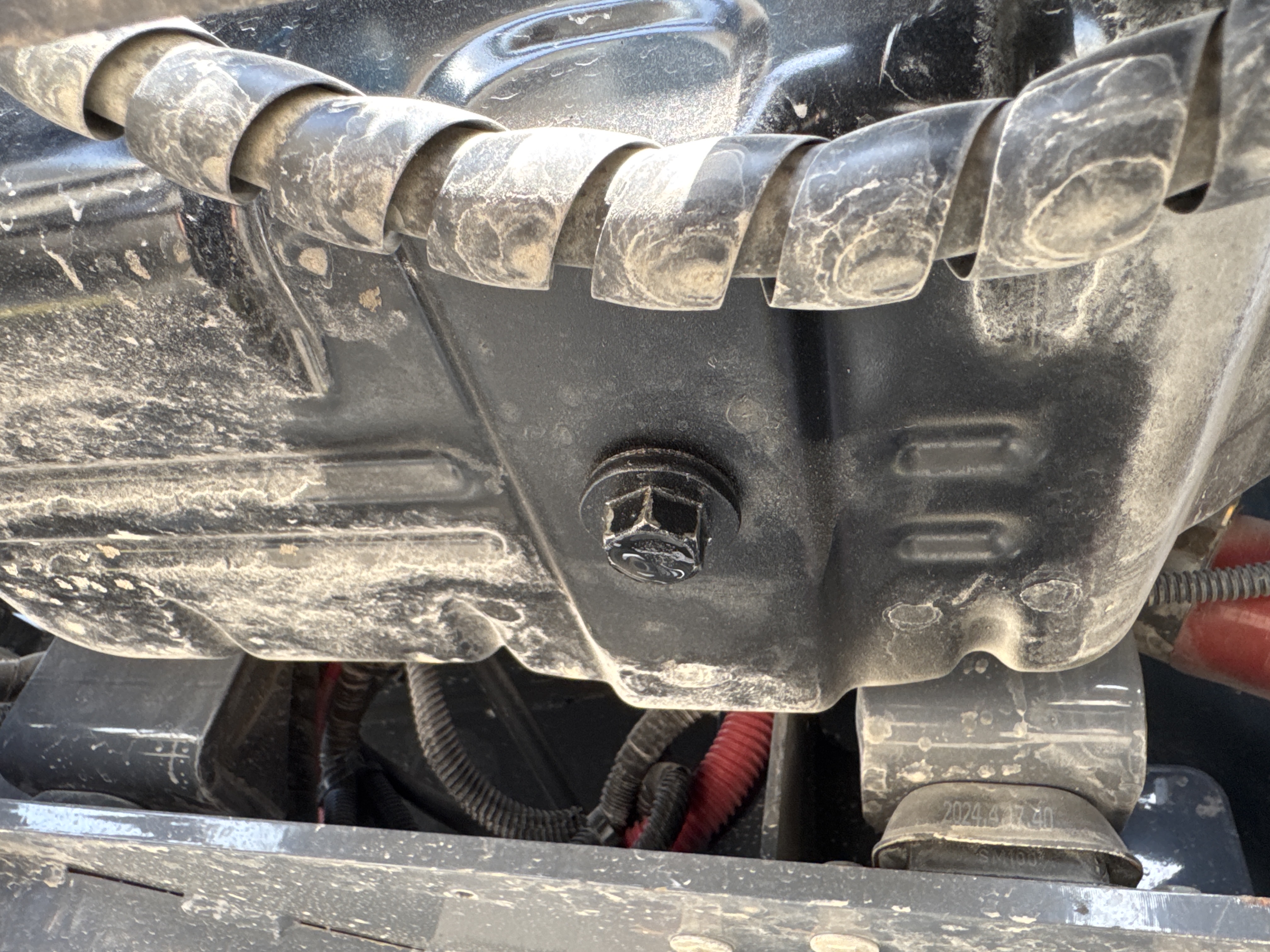 BLA-002-Sinoboom-AB15J-Boom-lifts-inspection-Engine-Engine-oil-leaks-2