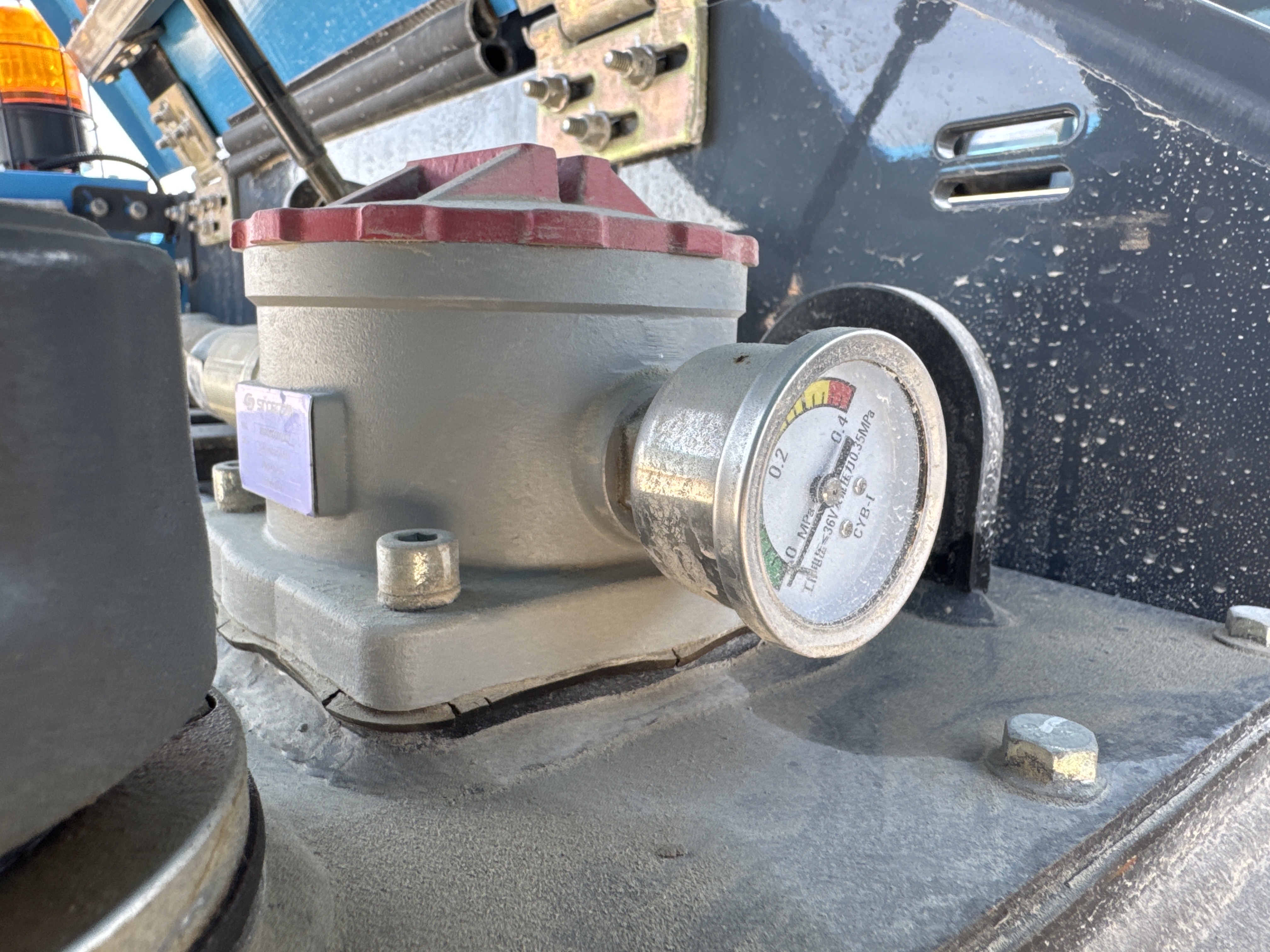 BLA-002-Sinoboom-AB15J-Boom-lifts-inspection-Hydraulics-Hydraulic-pump-2