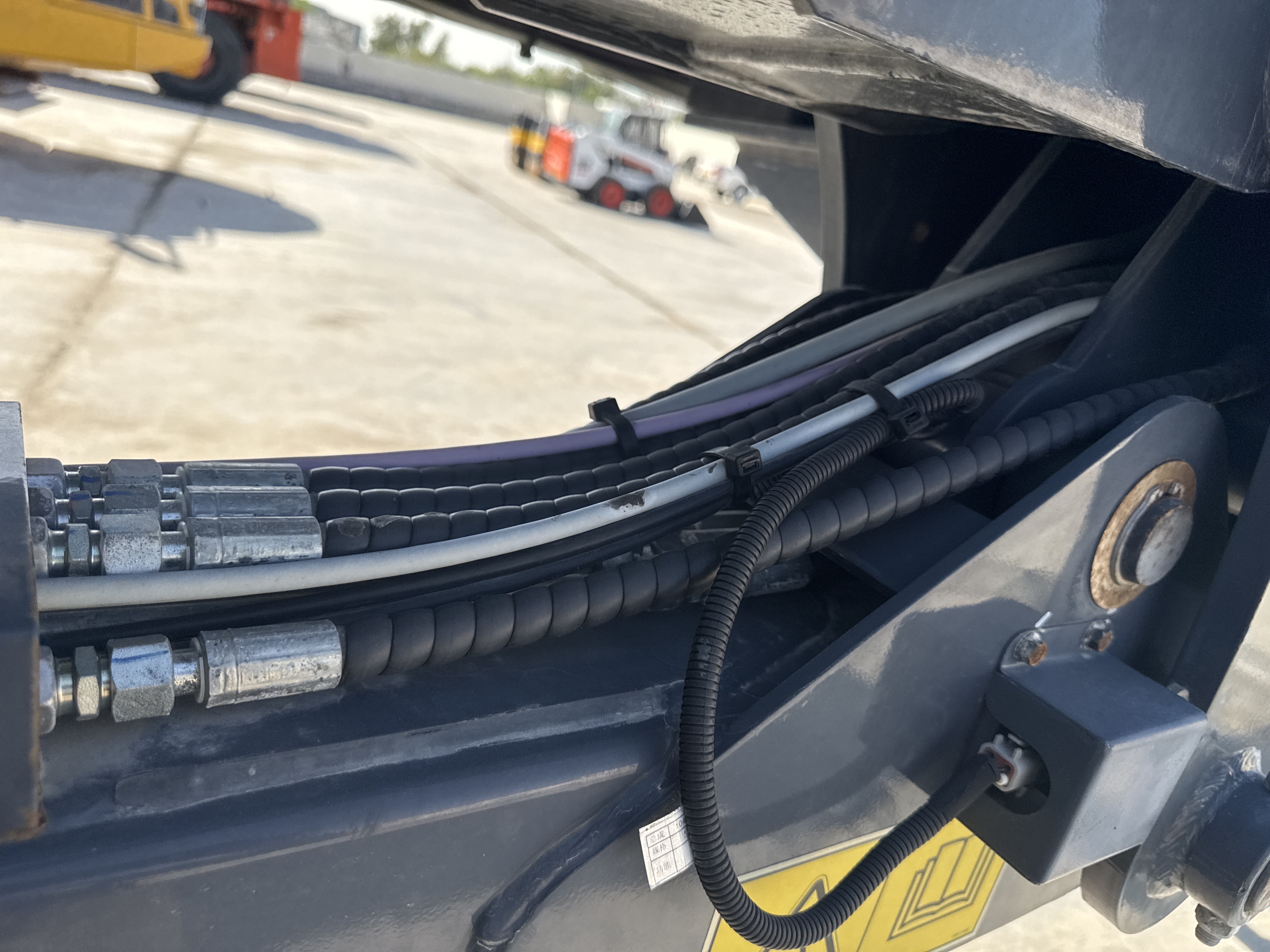 BLA-002-Sinoboom-AB15J-Boom-lifts-inspection-Hydraulics-Hydraulic-hoses-and-lines-2