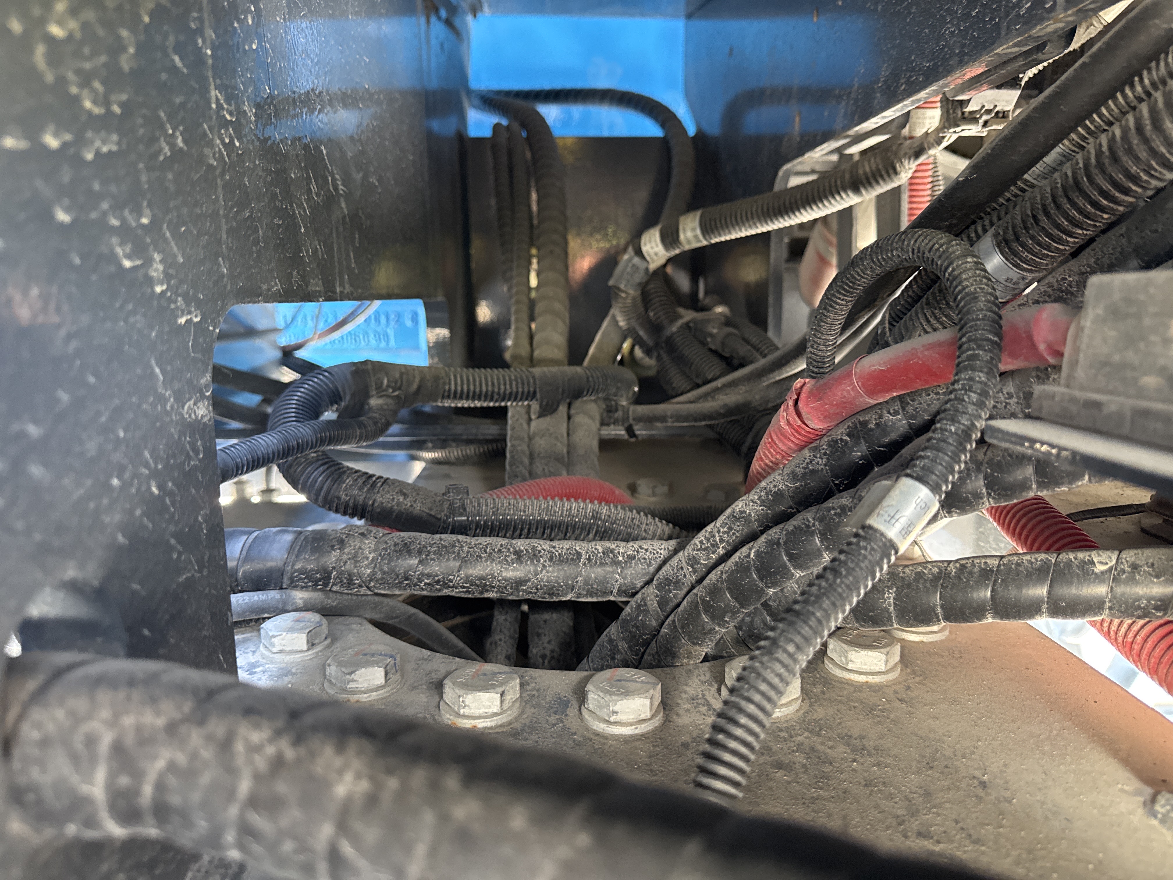 BLA-002-Sinoboom-AB15J-Boom-lifts-inspection-Hydraulics-Hydraulic-hoses-and-lines-2