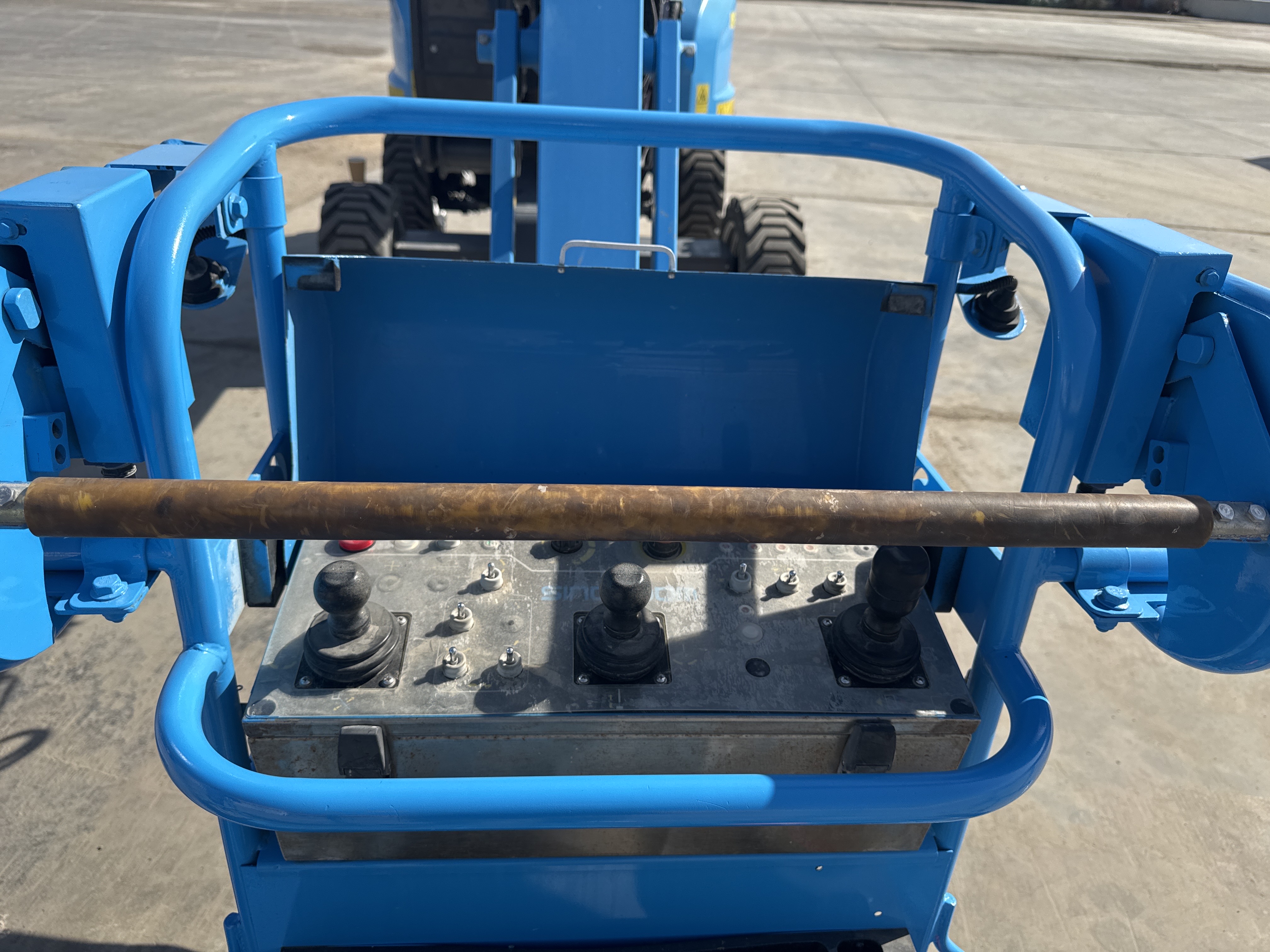 BLA-002-Sinoboom-AB15J-Boom-lifts-inspection-Safety-Guard-rail-2