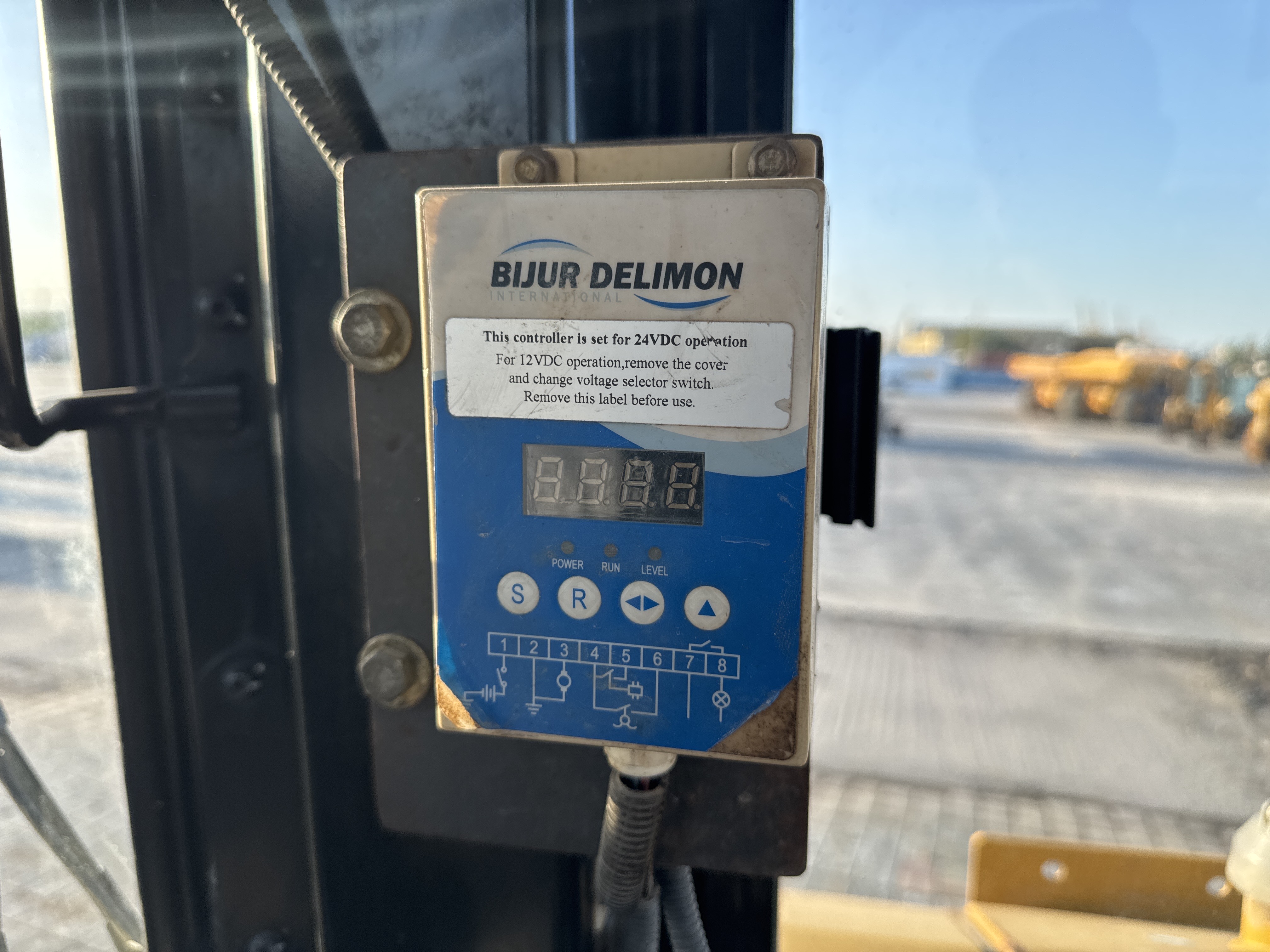CDB-004-Cat-D6R-2-XL-Crawler-dozers-inspection-Cabin-Electronic-instrument-board-2