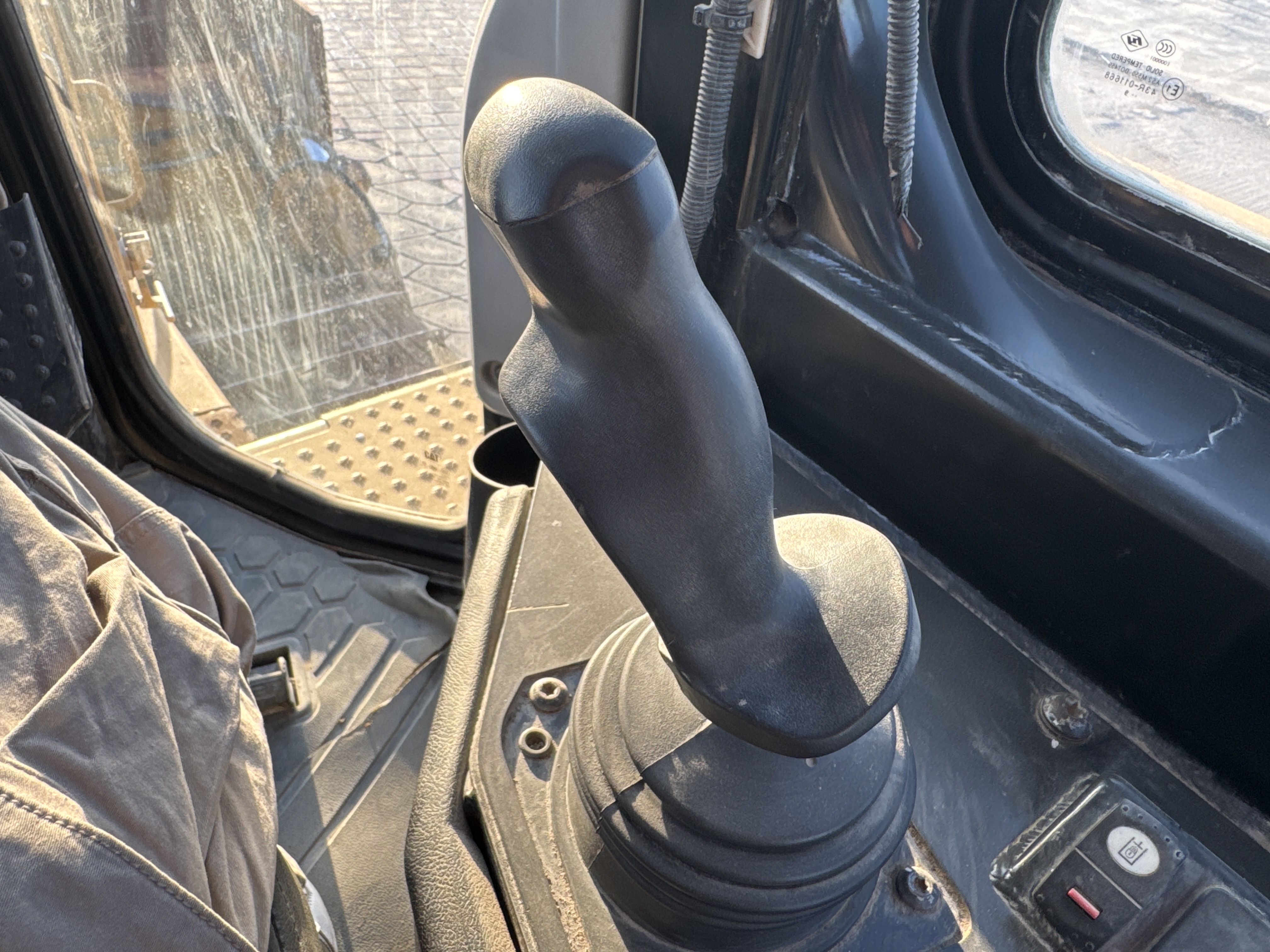 CDB-004-Cat-D6R-2-XL-Crawler-dozers-inspection-Cabin-Joysticks-2