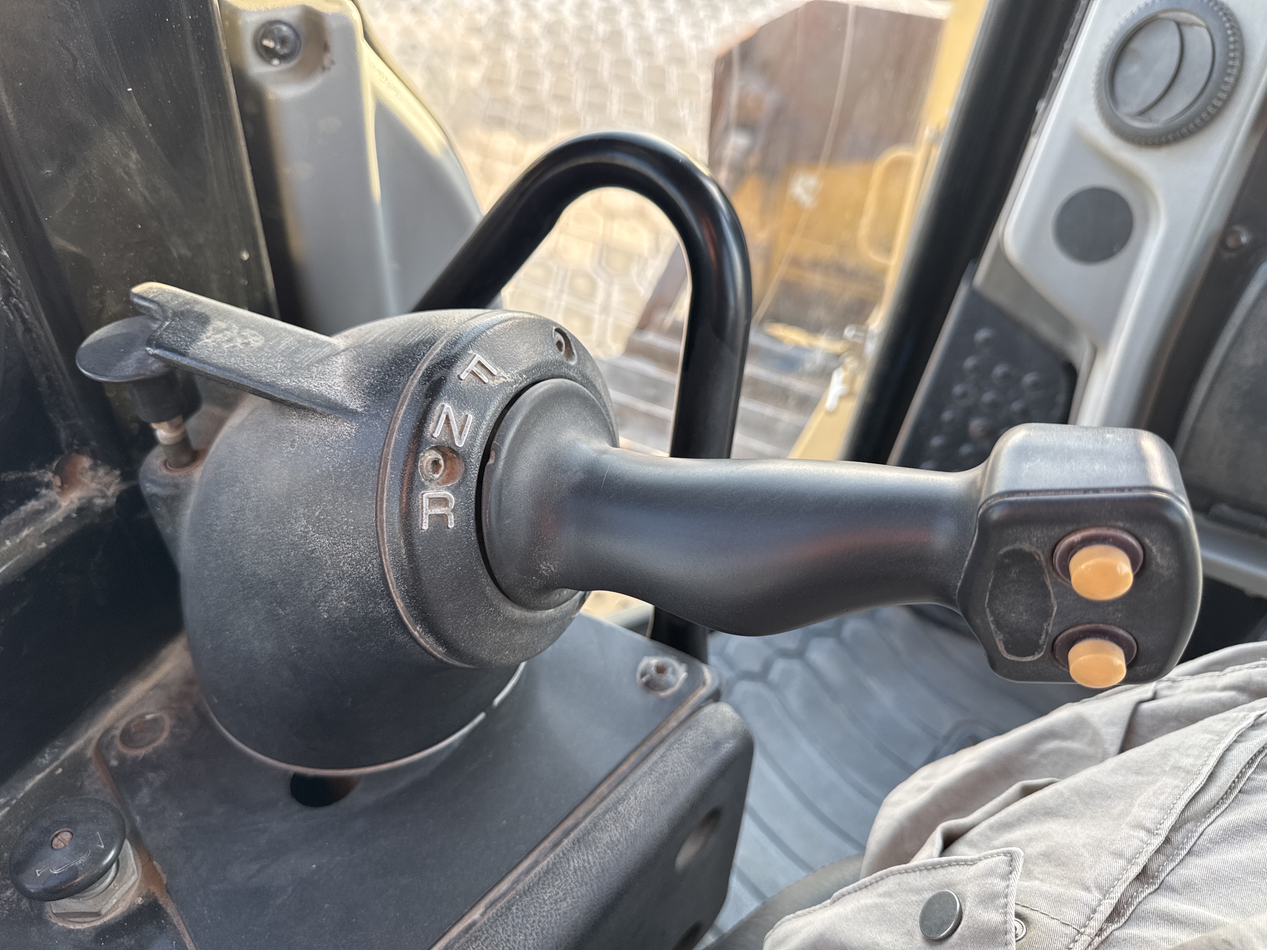 CDB-004-Cat-D6R-2-XL-Crawler-dozers-inspection-Cabin-Joysticks-2