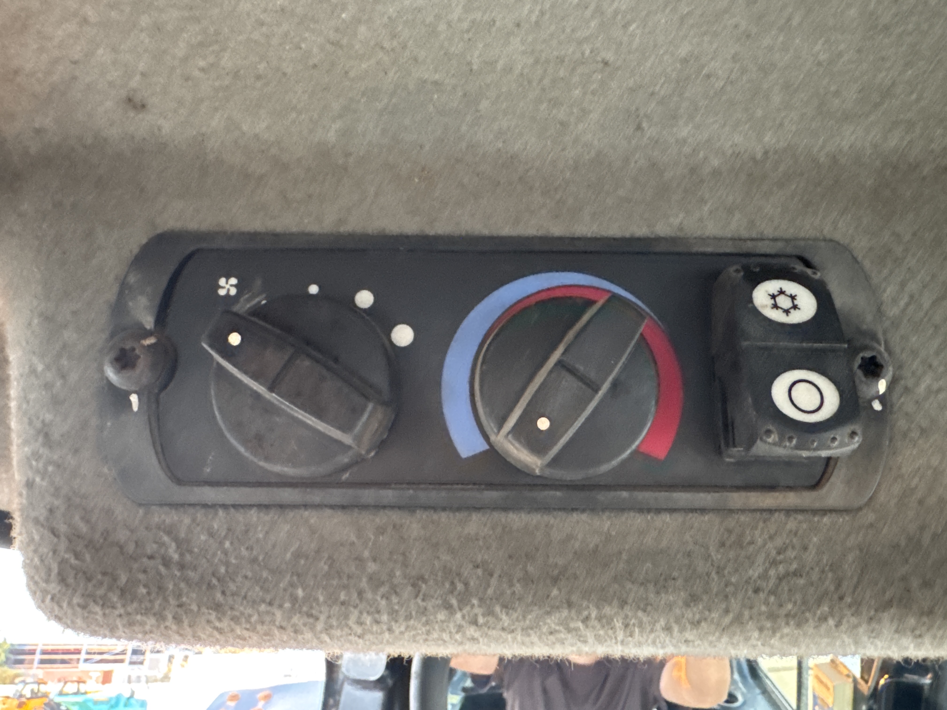 CDB-004-Cat-D6R-2-XL-Crawler-dozers-inspection-Air-conditioning-A/C-control-panel-2