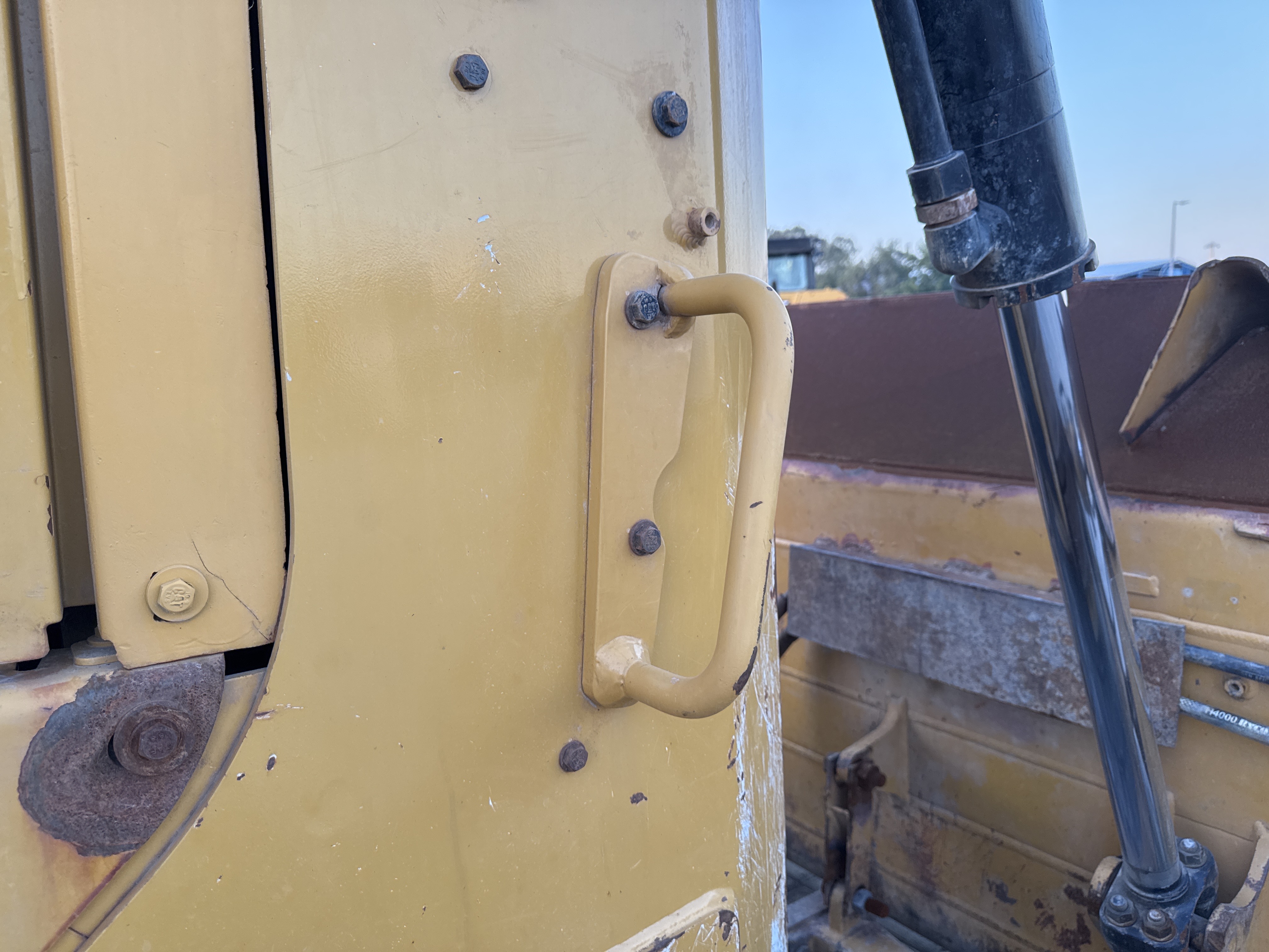 CDB-004-Cat-D6R-2-XL-Crawler-dozers-inspection-Structure-Handrails-2