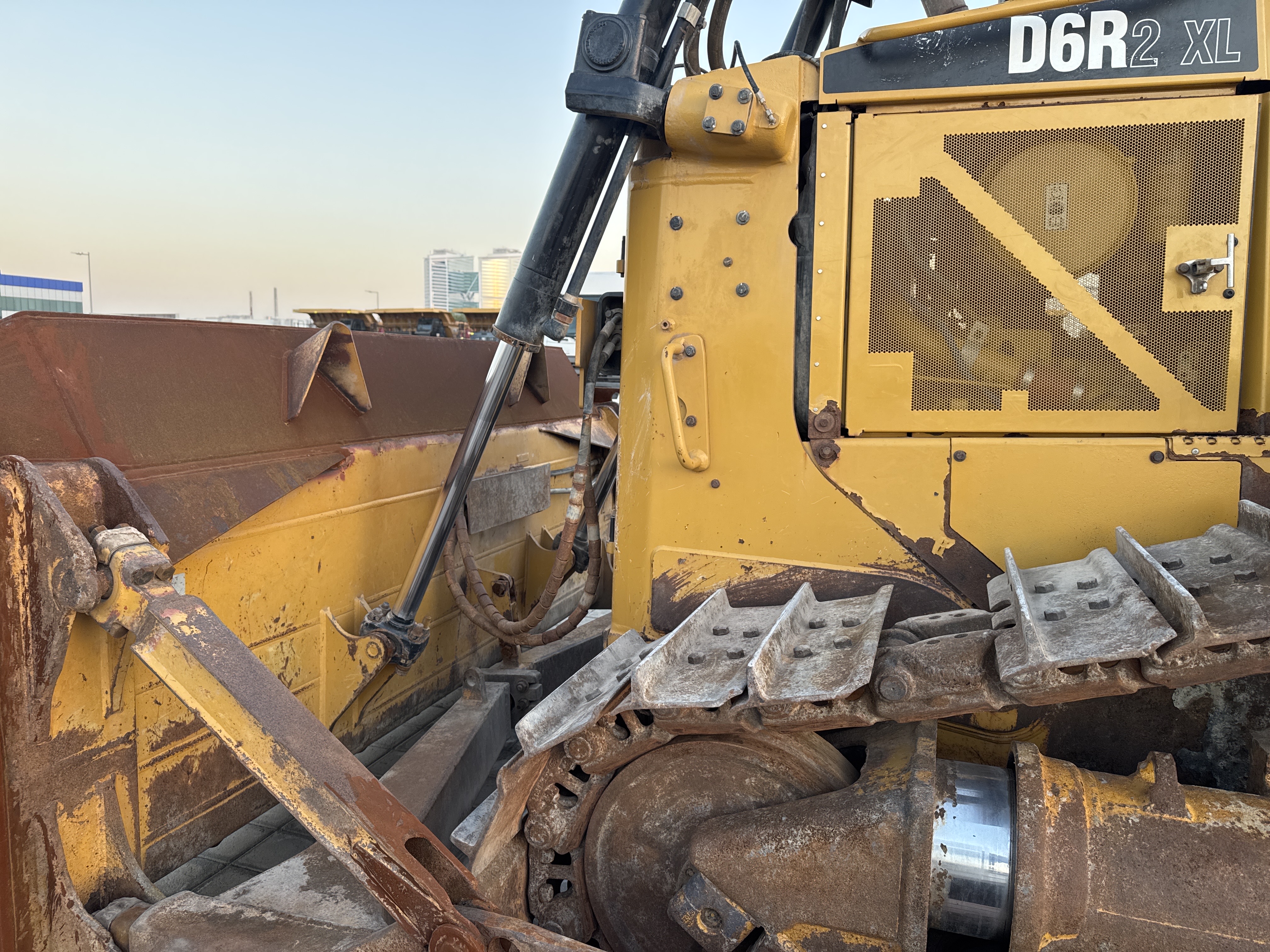 CDB-004-Cat-D6R-2-XL-Crawler-dozers-inspection-Structure-Paint-2