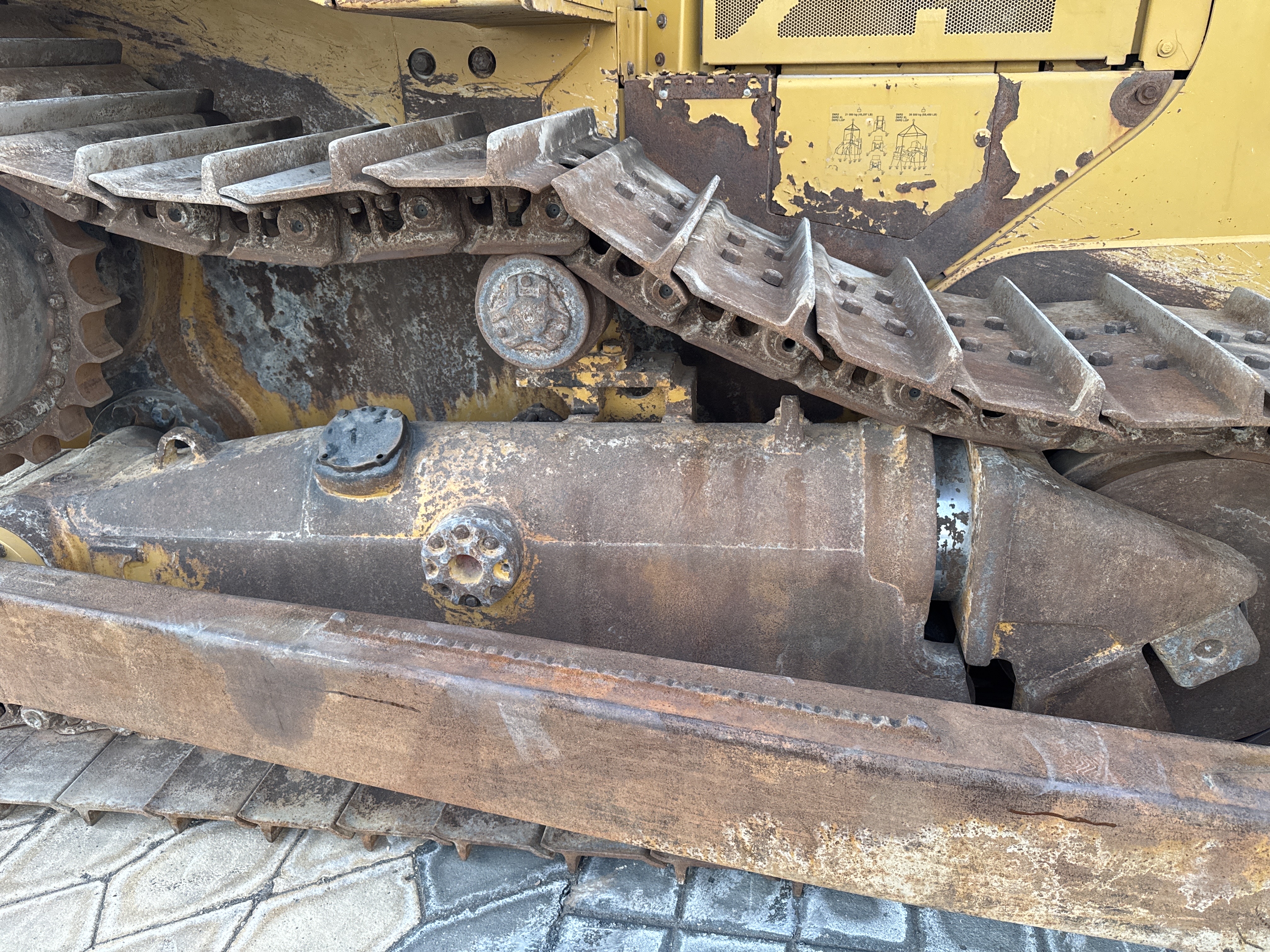 CDB-004-Cat-D6R-2-XL-Crawler-dozers-inspection-Undercarriage-Right-track-tensioner-2