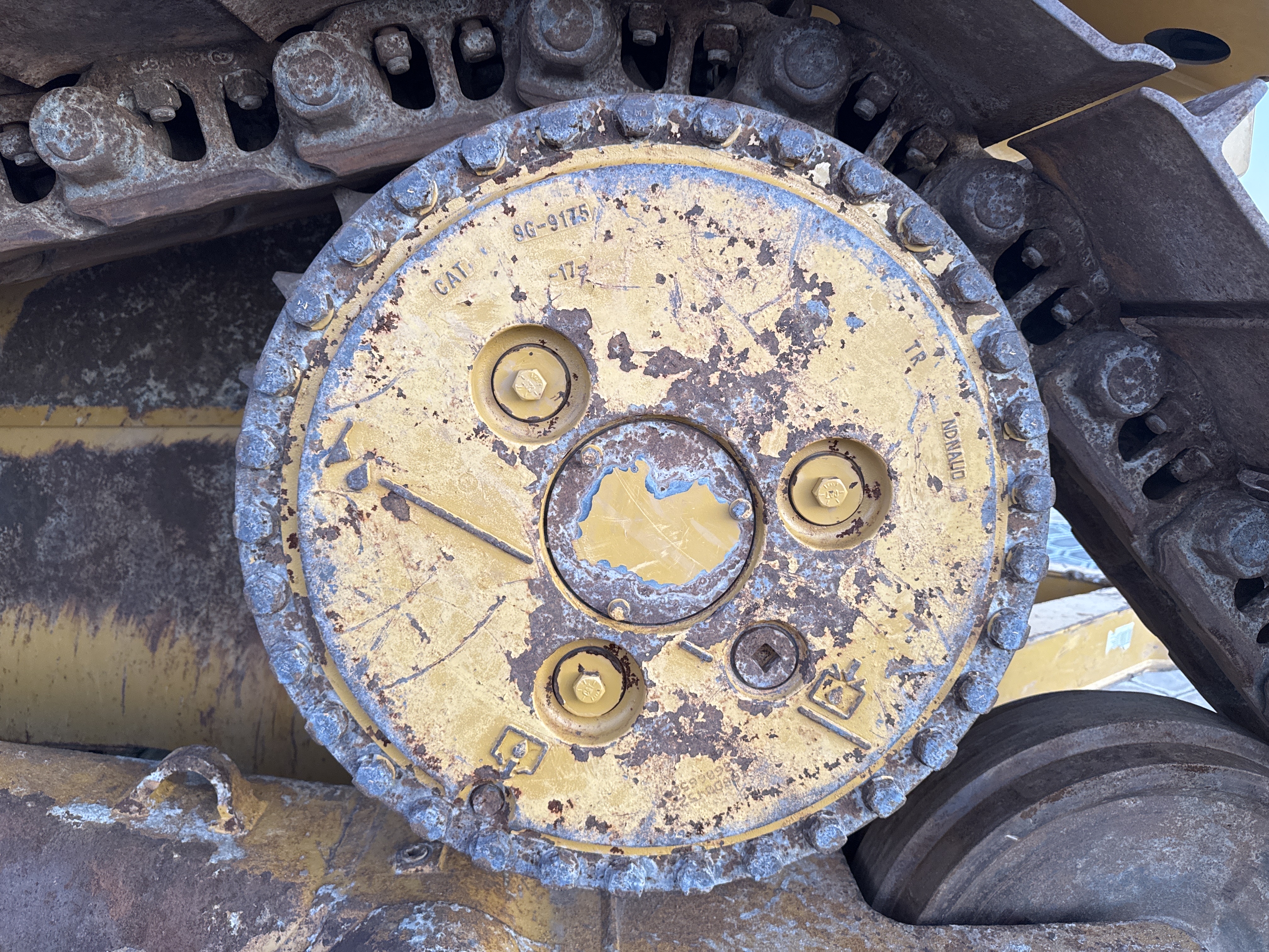 CDB-004-Cat-D6R-2-XL-Crawler-dozers-inspection-Undercarriage-Left-sprocket-2